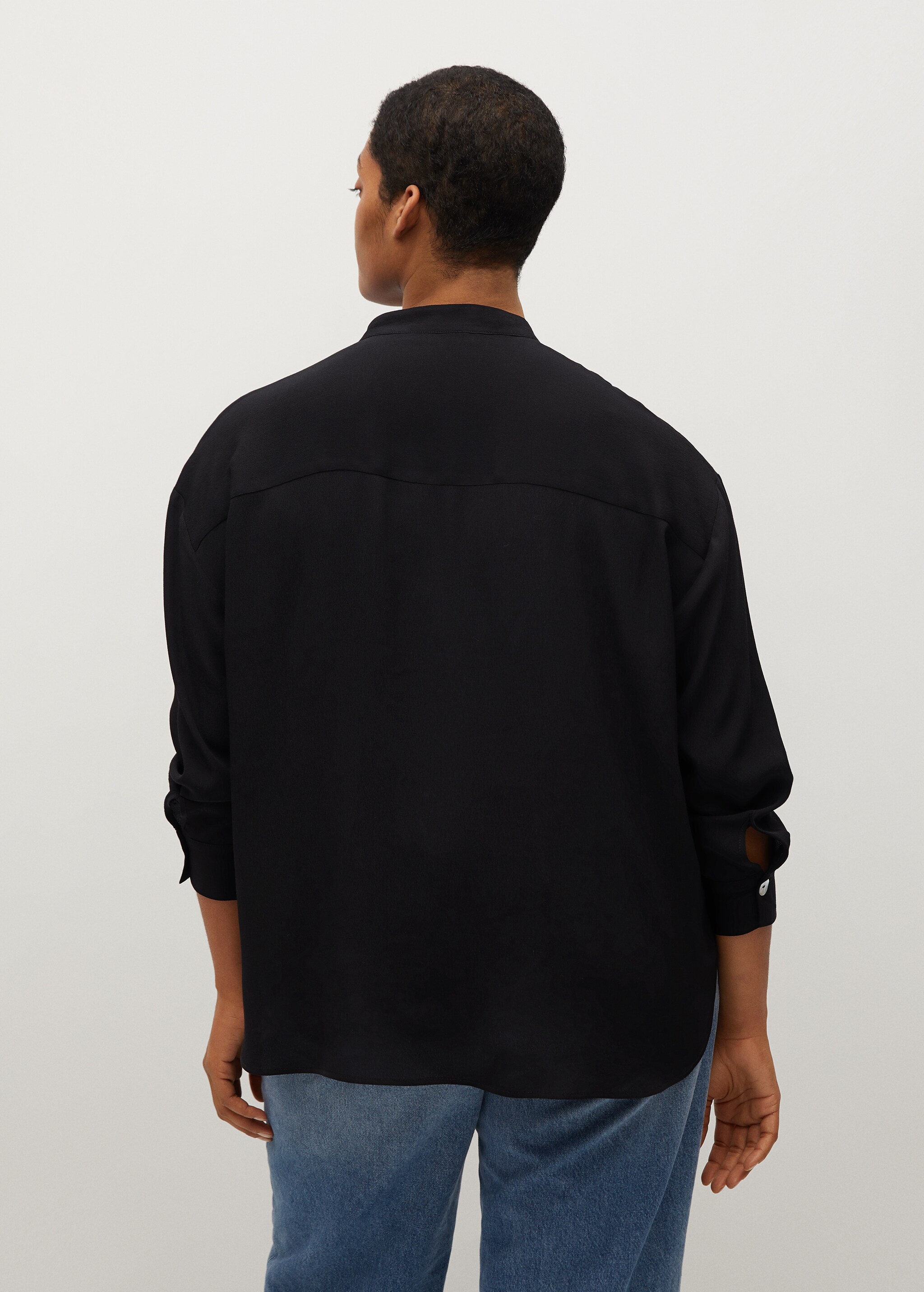 Blusa cuello pico - Reverso del artículo