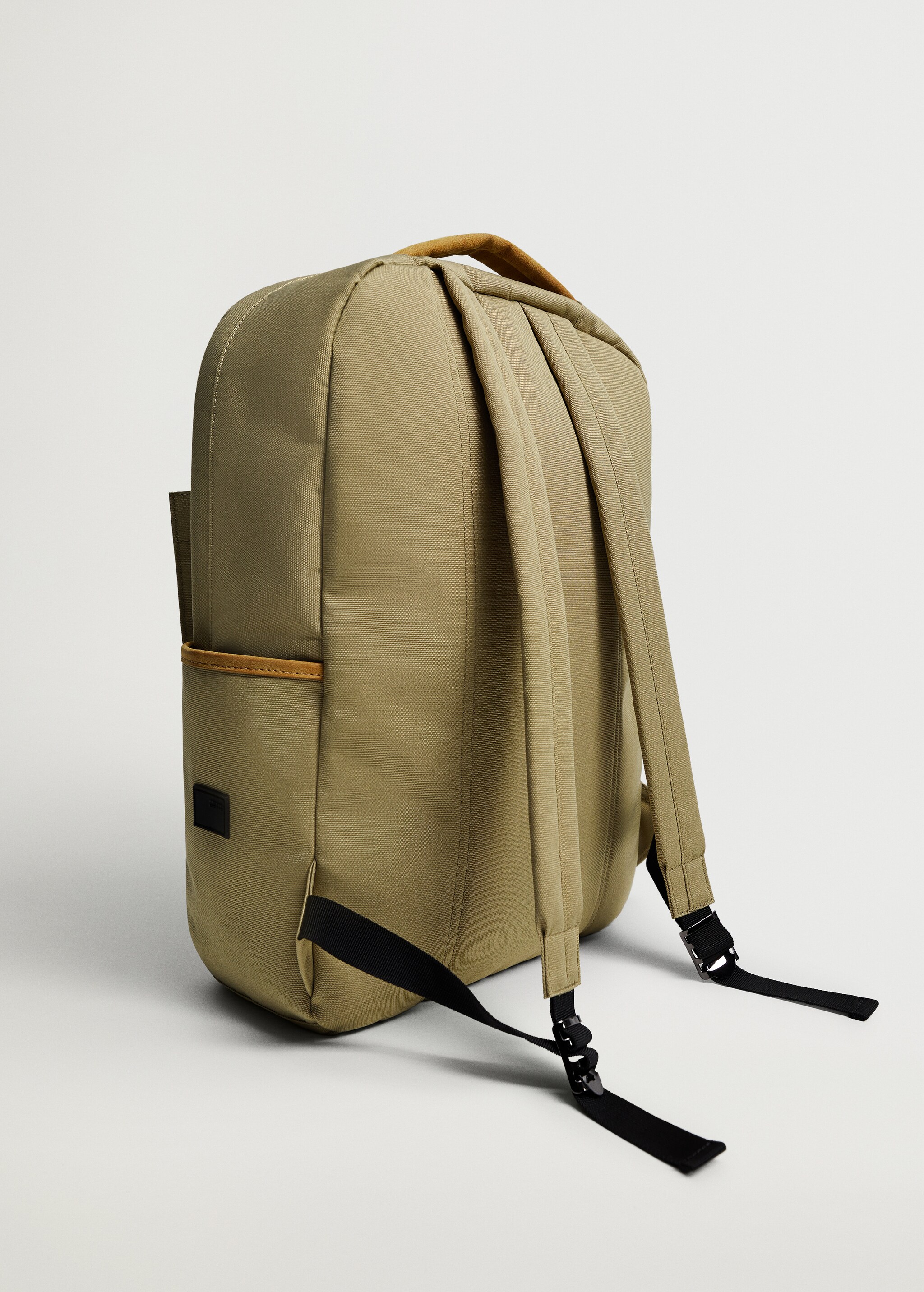 Multifunctional contrasting backpack - Details of the article 3