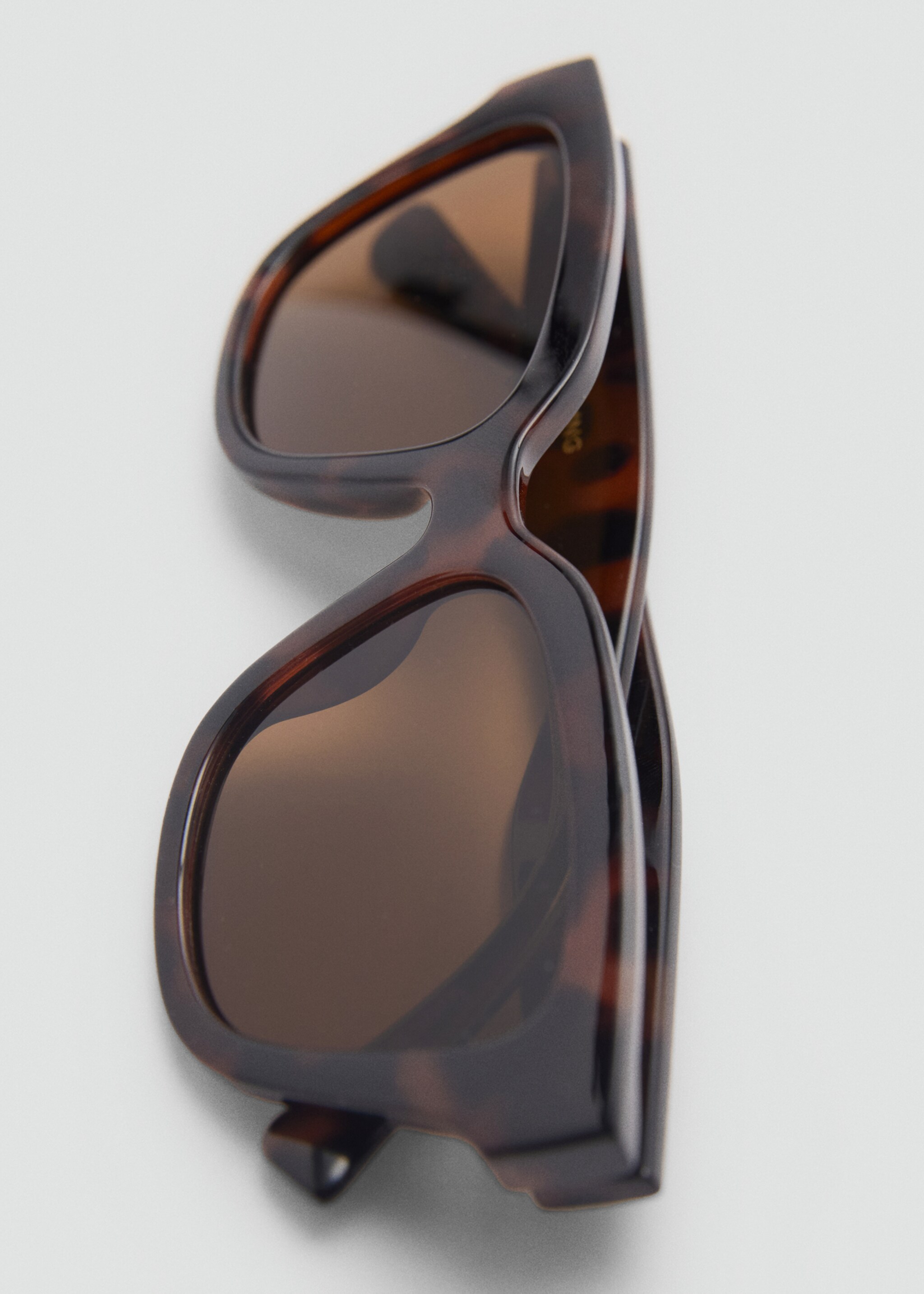 Resin frame sunglasses - Details of the article 2, Chocolate. Ref: 87002538-00.