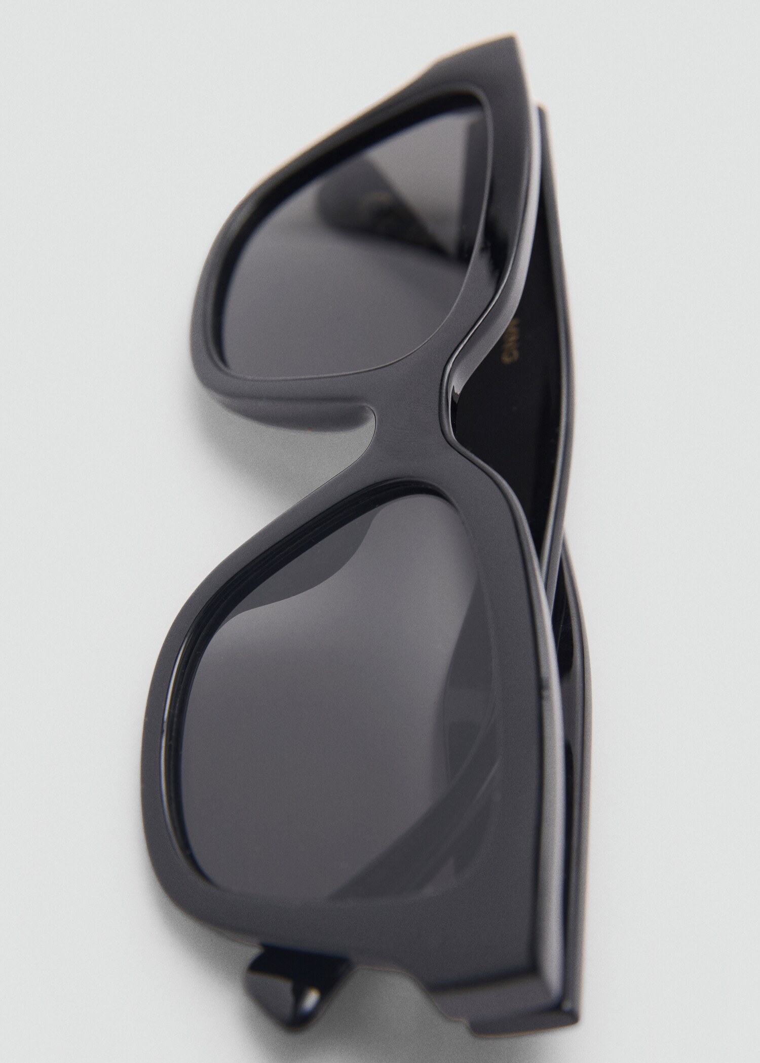 Resin frame sunglasses - Details of the article 2