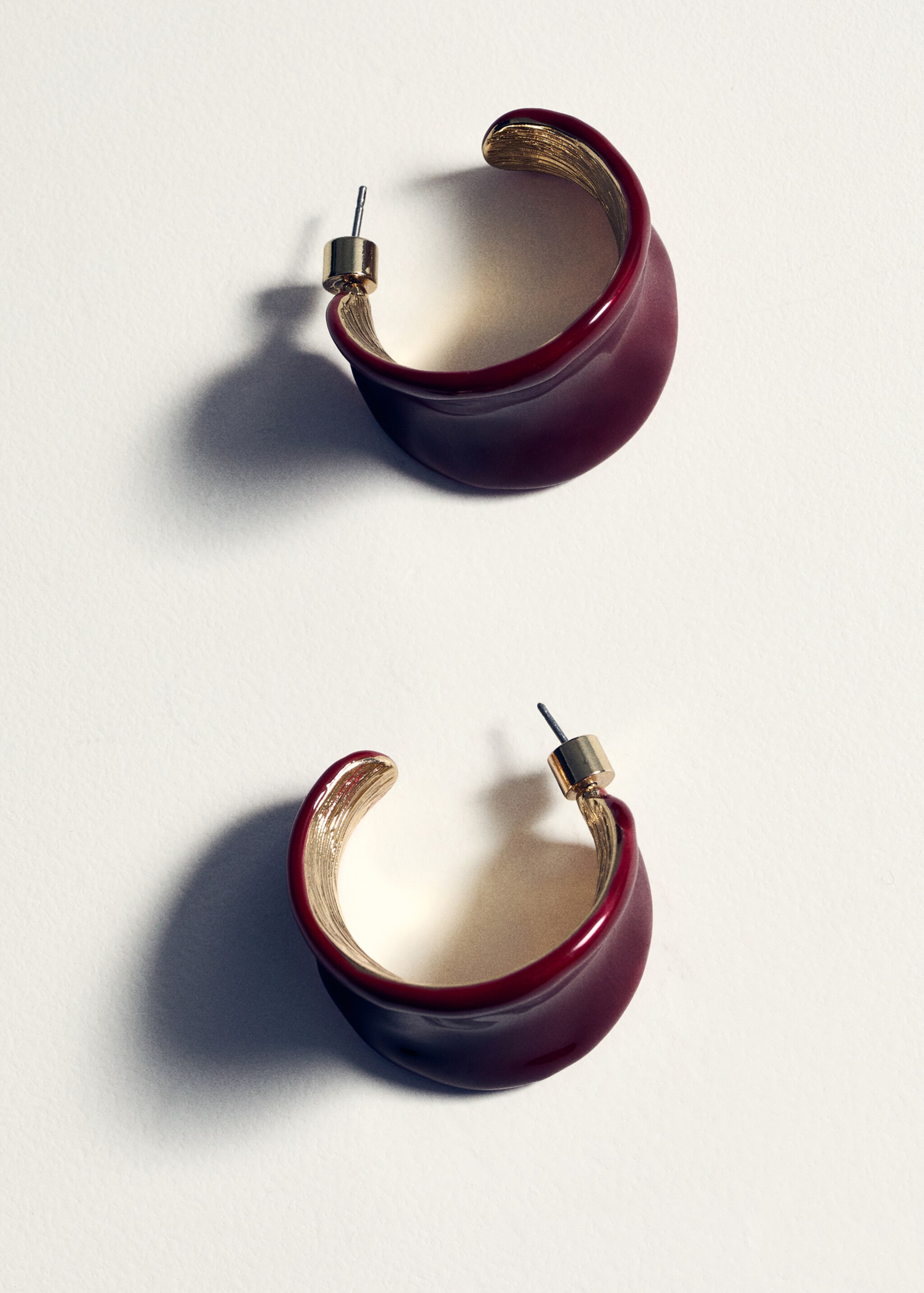 Pendientes relieve ondulados - Detalle del artículo 5, Rojo. Ref: 87002551-00.