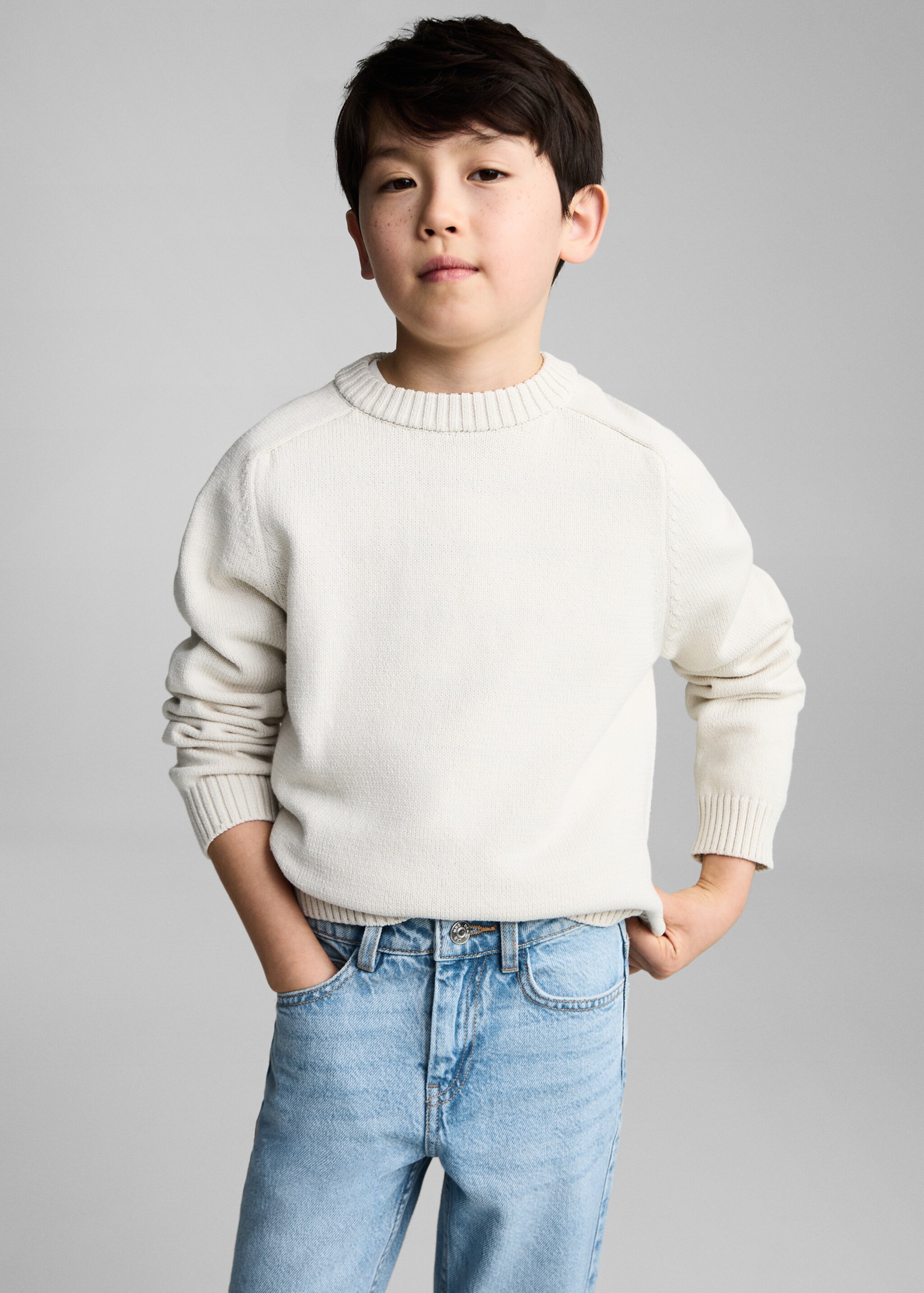 Decorative ripped jeans - Details of the article 1, Medium Blue. Ref: 87002900-00.