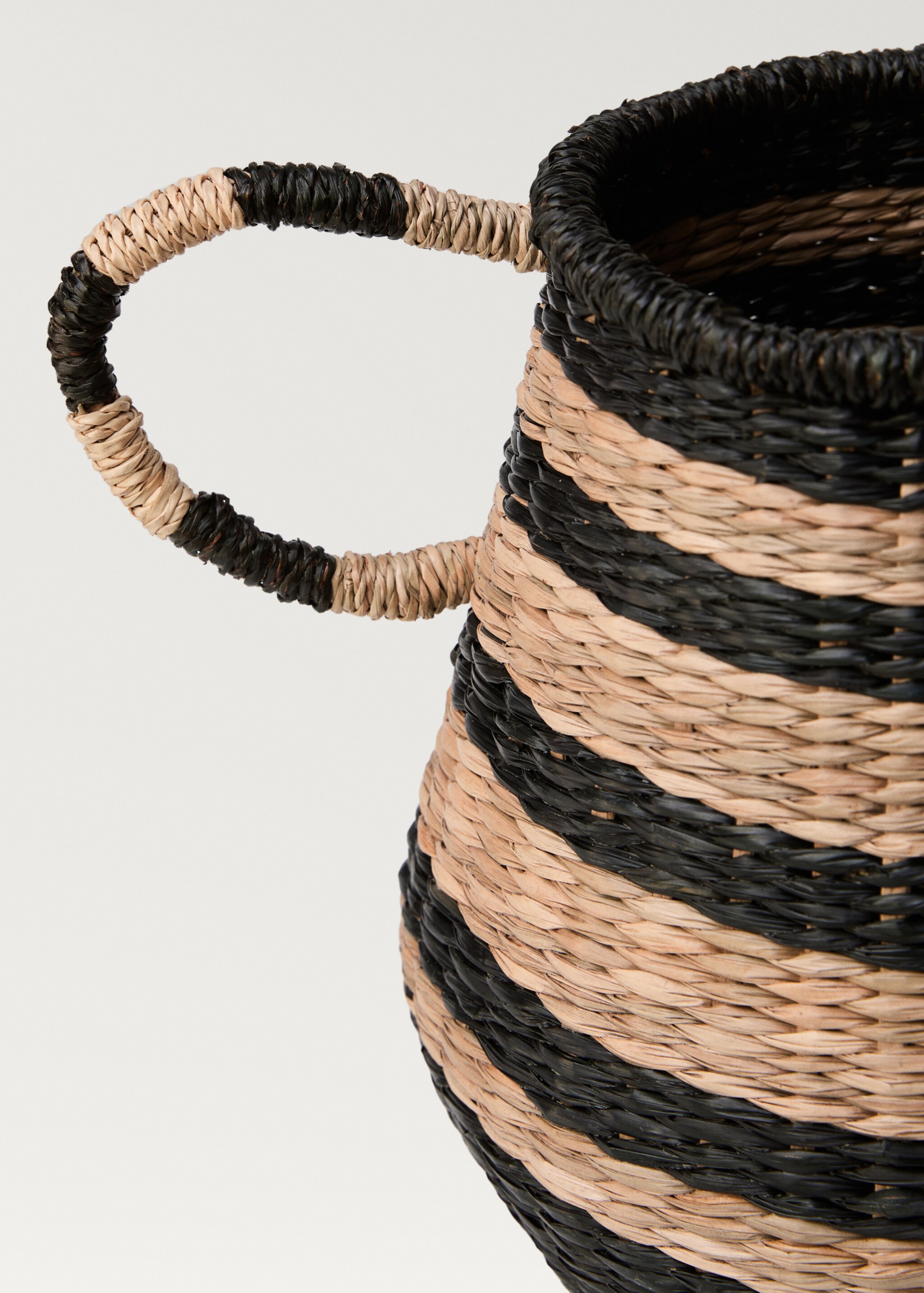 Natural fibre basket with stripe design - Details of the article 1, Brown. Ref: 87002911-00.