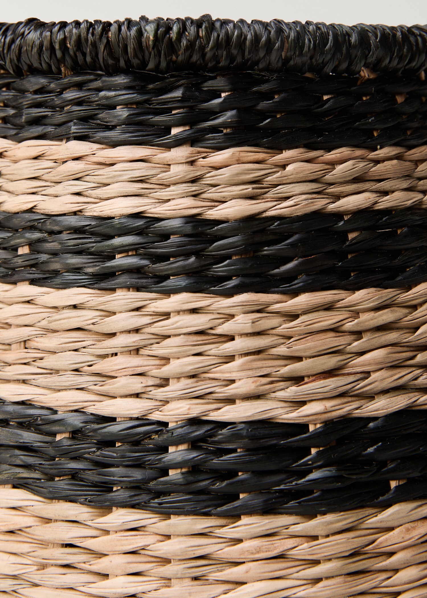 Natural fibre basket with stripe design - Details of the article 3