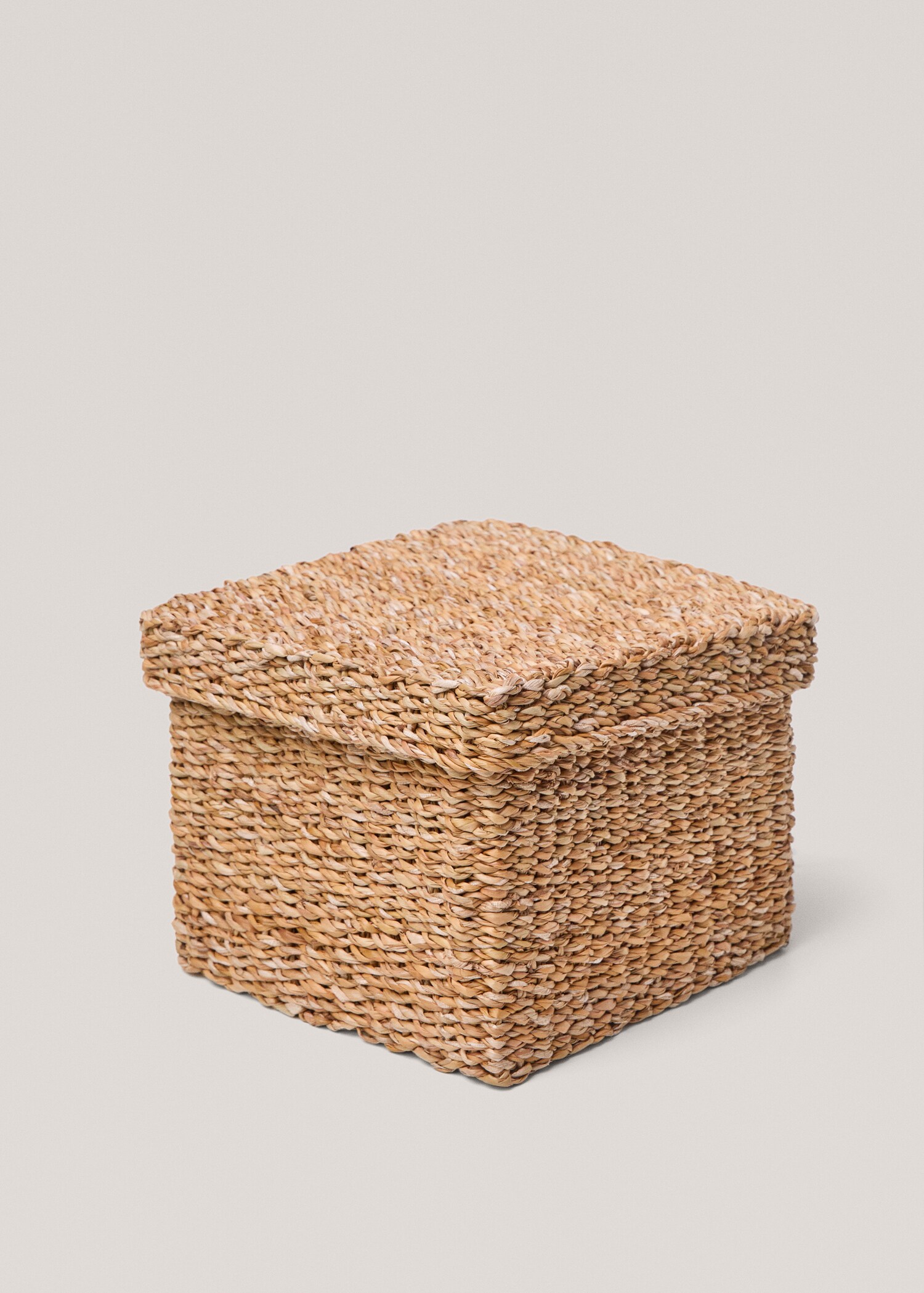 Medium square seagrass basket with lid - Details of the article 2