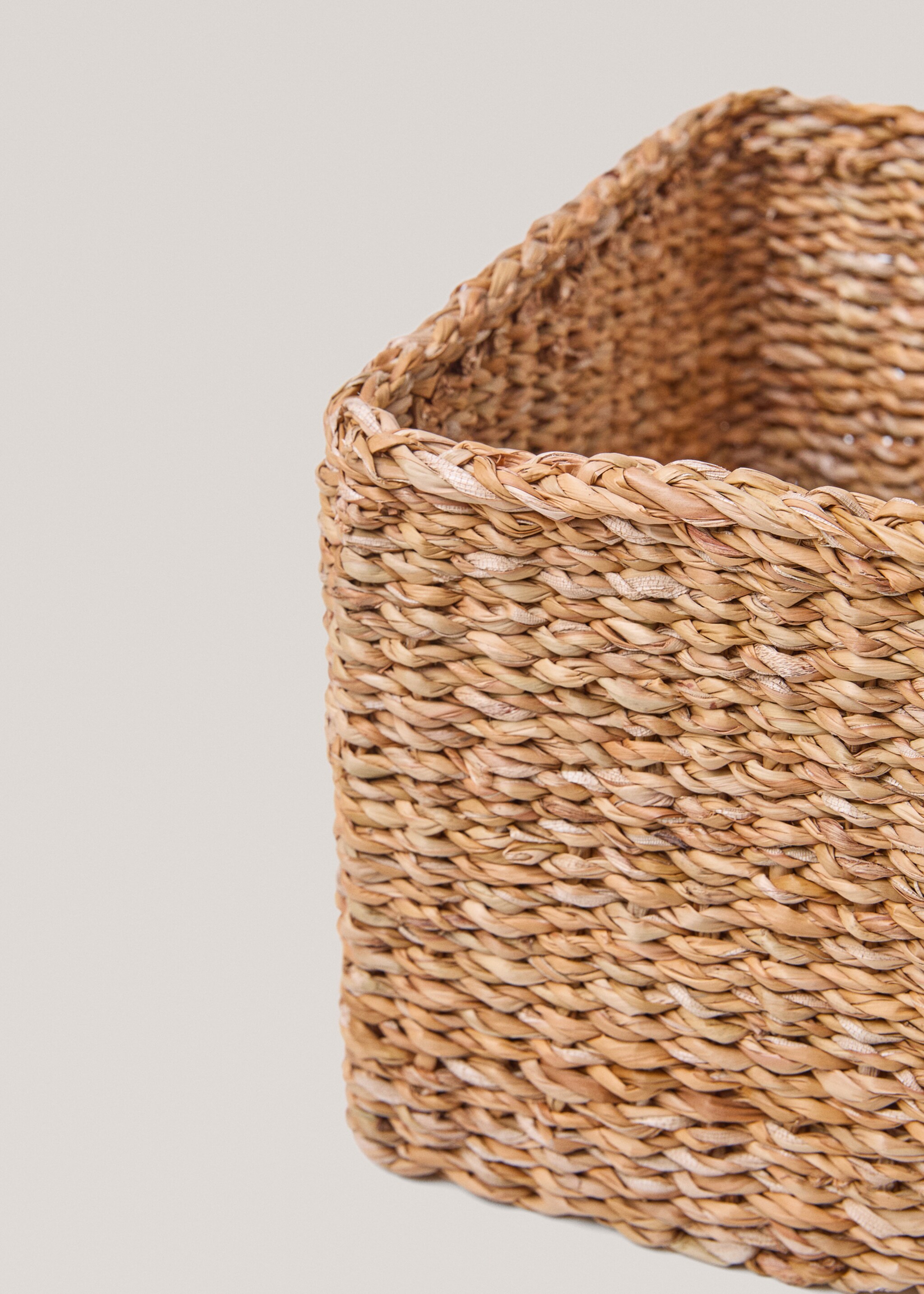 Medium square seagrass basket with lid - Details of the article 3, Brown. Ref: 87002918-00.