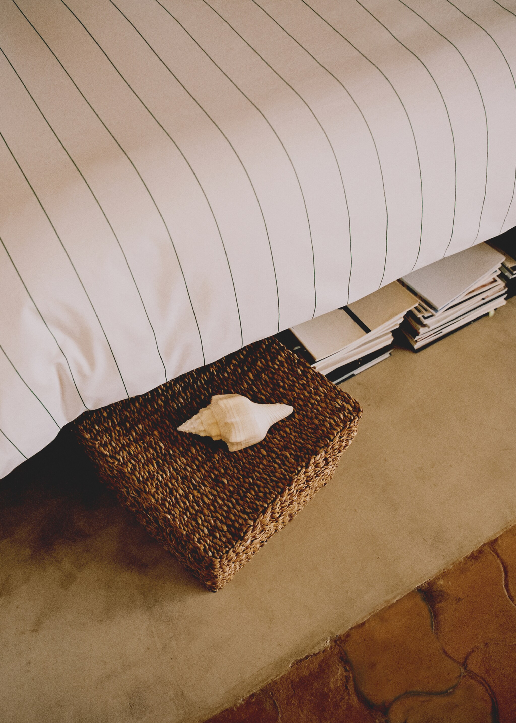 Large square seagrass basket with lid - Details of the article 6, Brown. Ref: 87002919-00.
