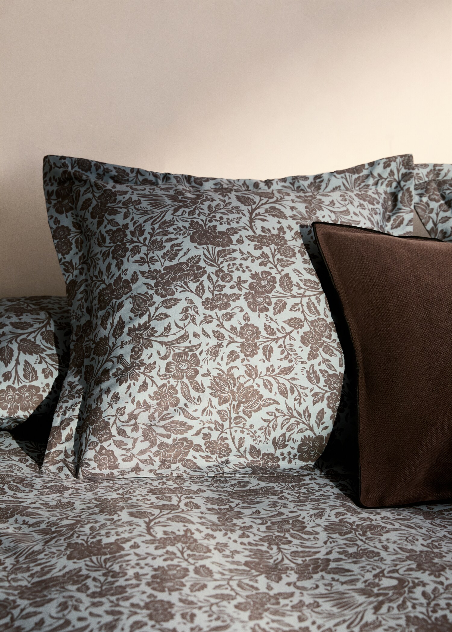 Percale cotton two-tone floral-print duvet cover King bed - Details of the article 7