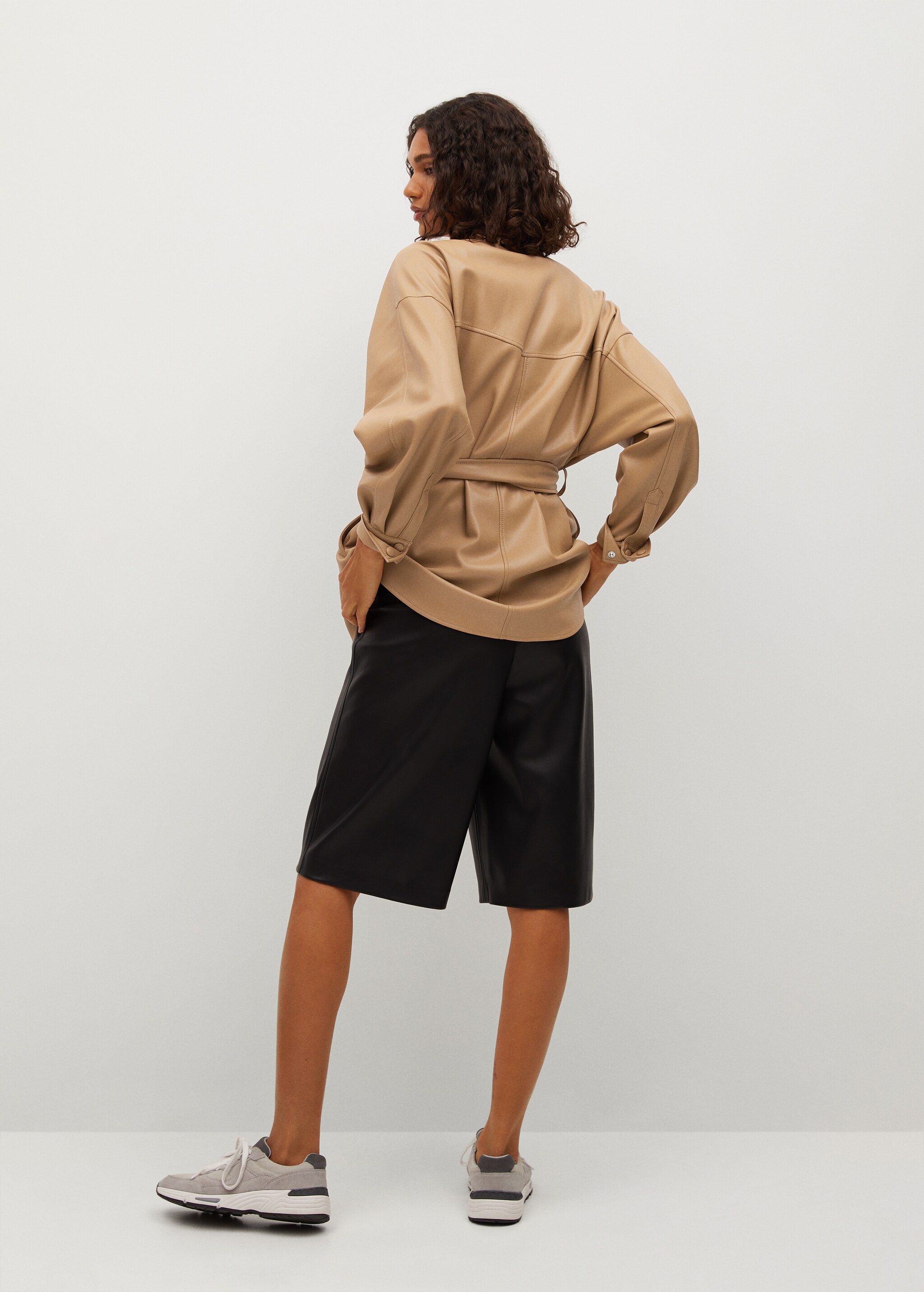 Sobrecamisa efecto piel cinturón - Reverso del artículo