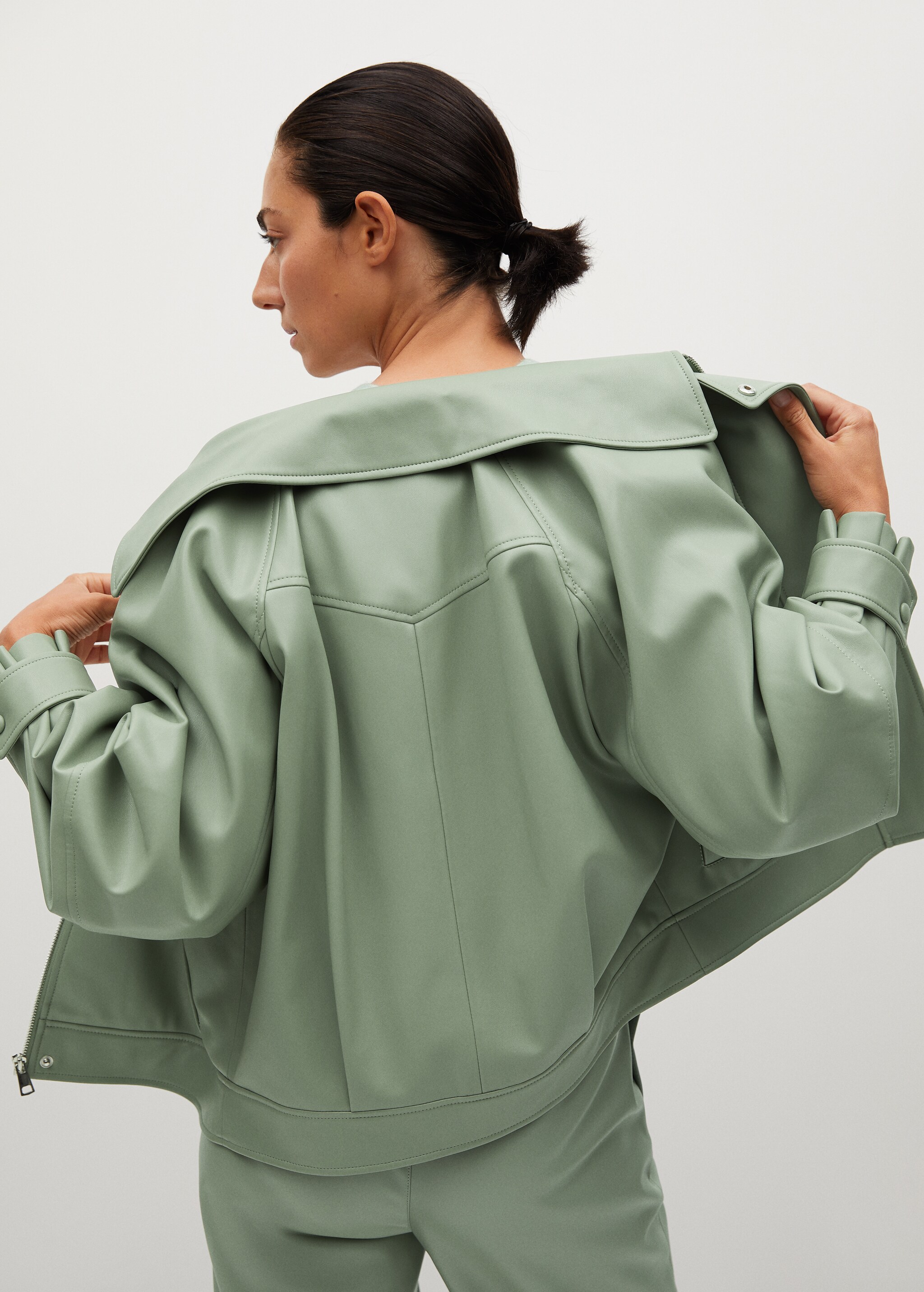 Chaqueta efecto piel abullonada - Reverso del artículo