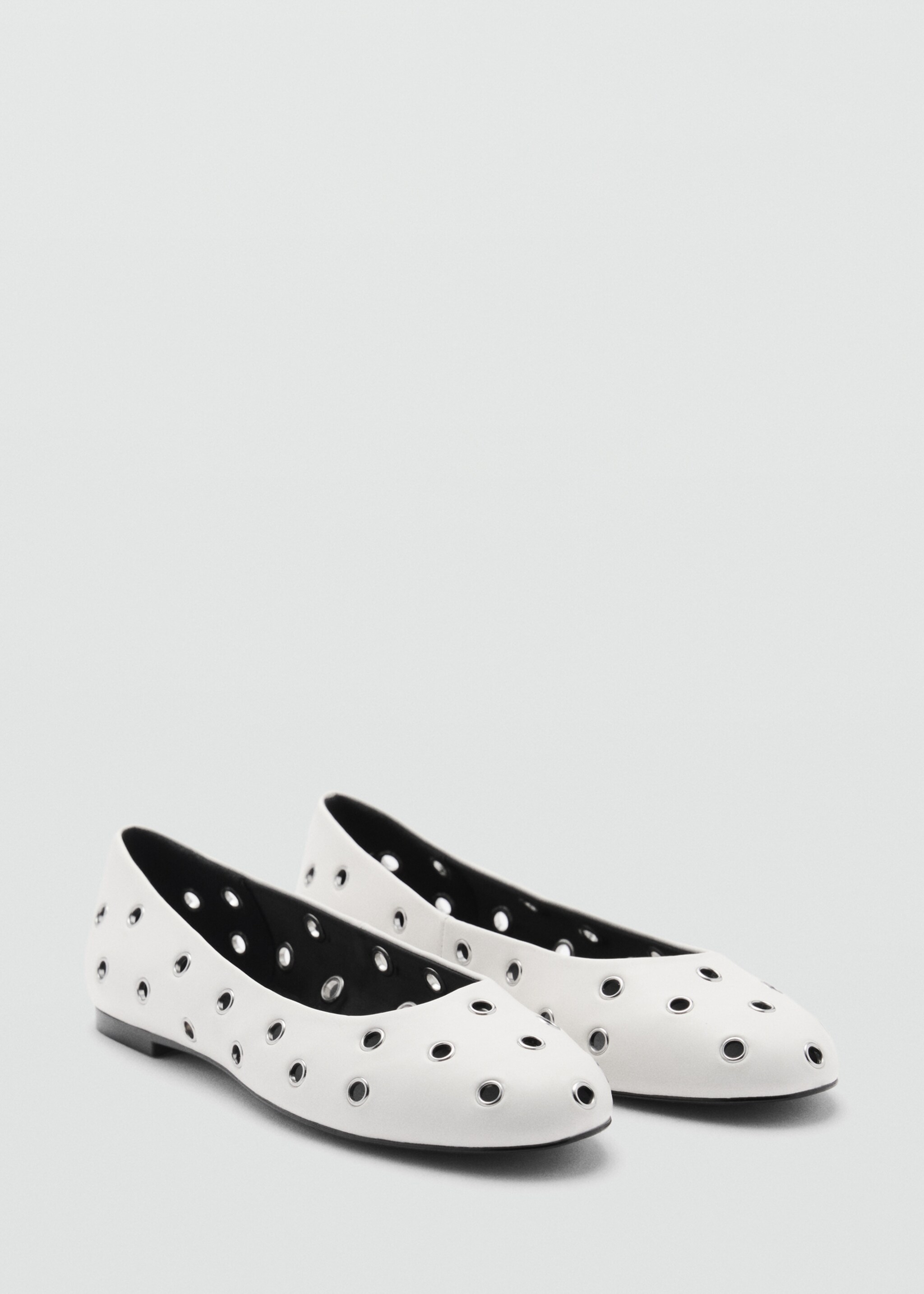 Ballerines perforées - Plan moyen, Blanc. Ref: 87003277-00.