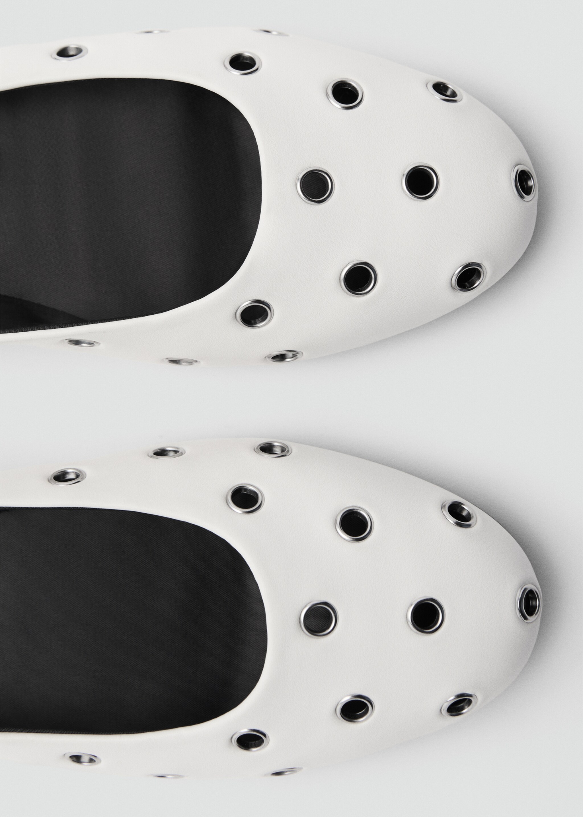 Ballerines perforées - Détail de l'article 1, Blanc. Ref: 87003277-00.