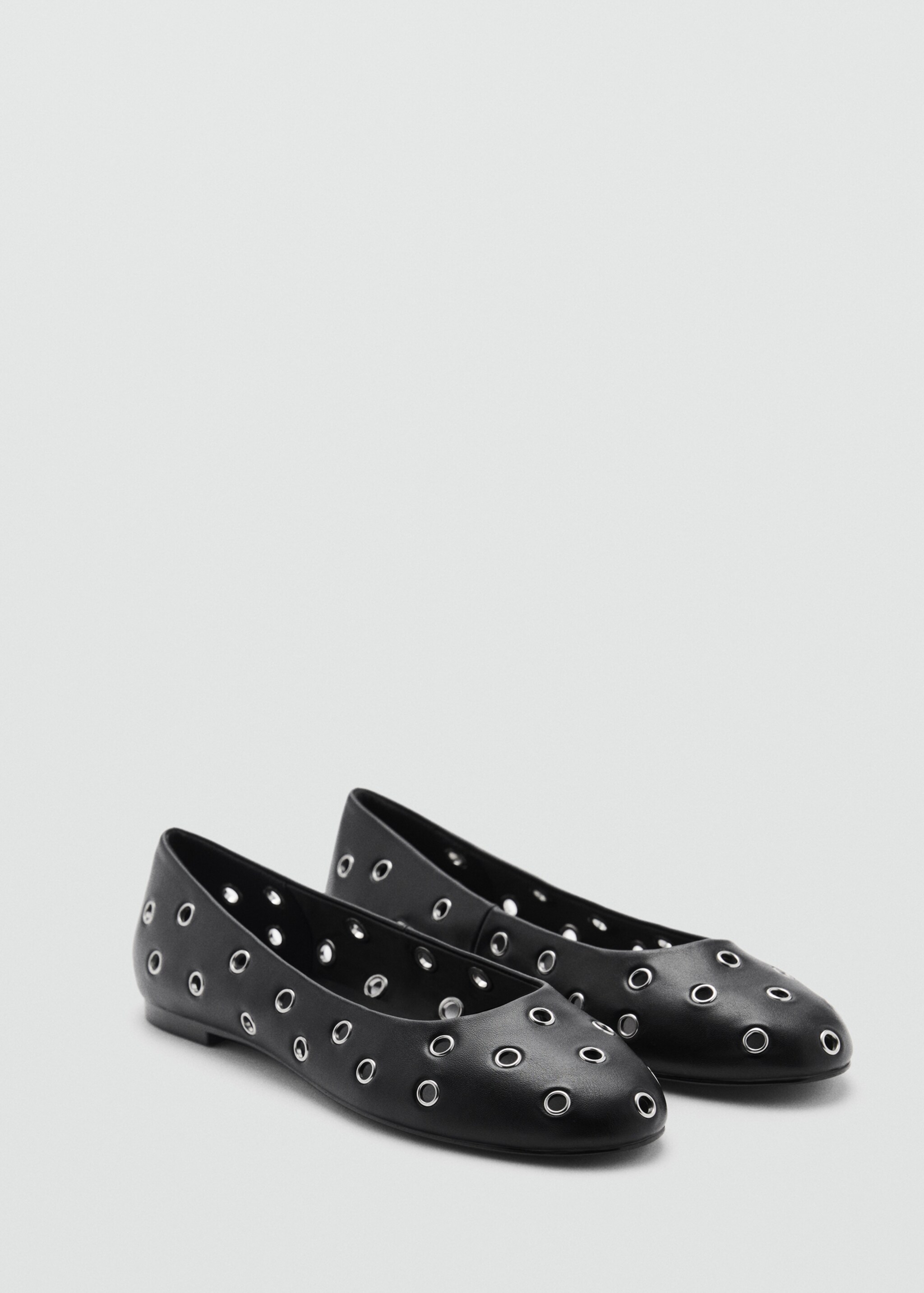 Ballerines perforées - Plan moyen, Noir. Ref: 87003277-00.