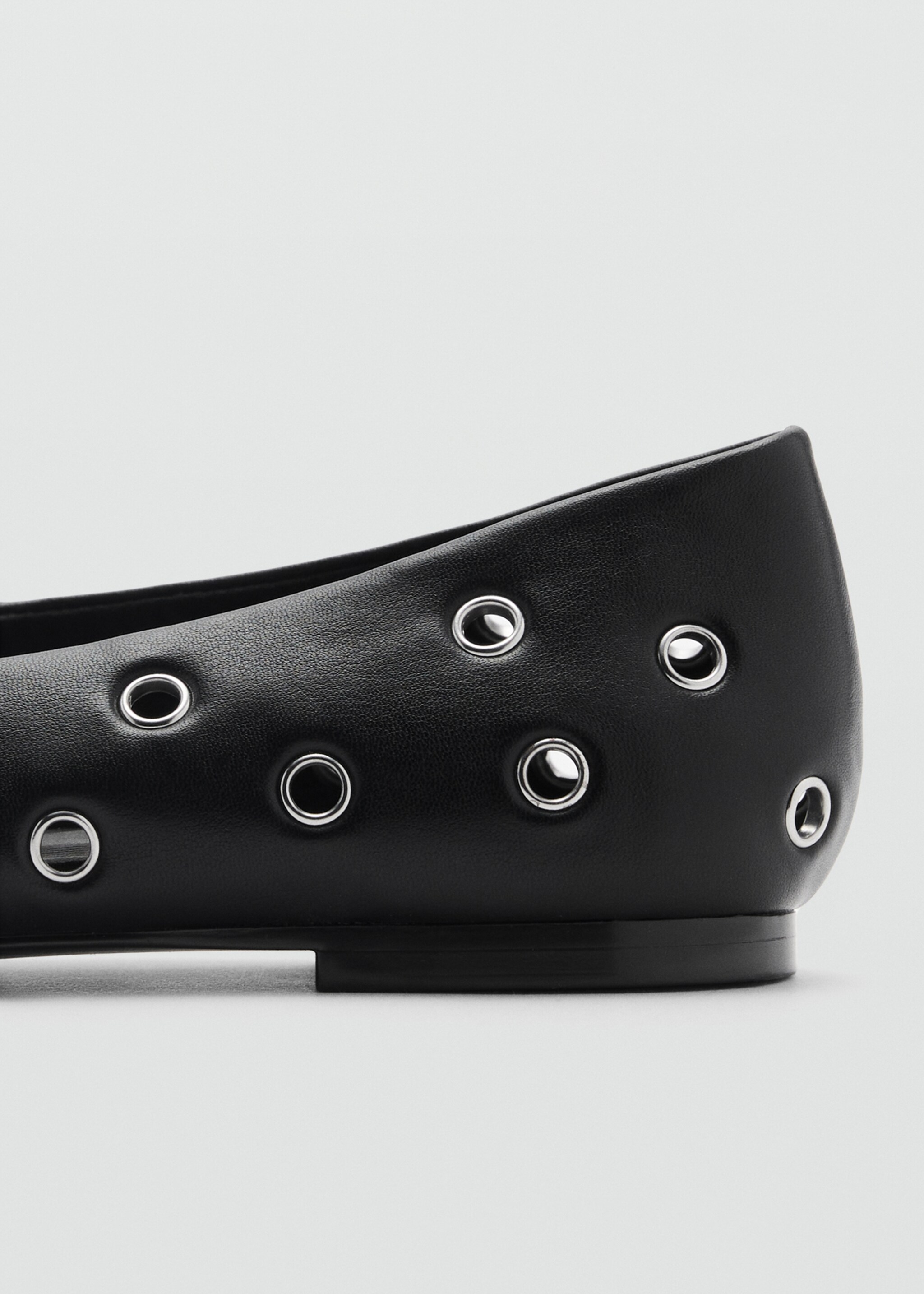 Ballerines perforées - Détail de l'article 2, Noir. Ref: 87003277-00.