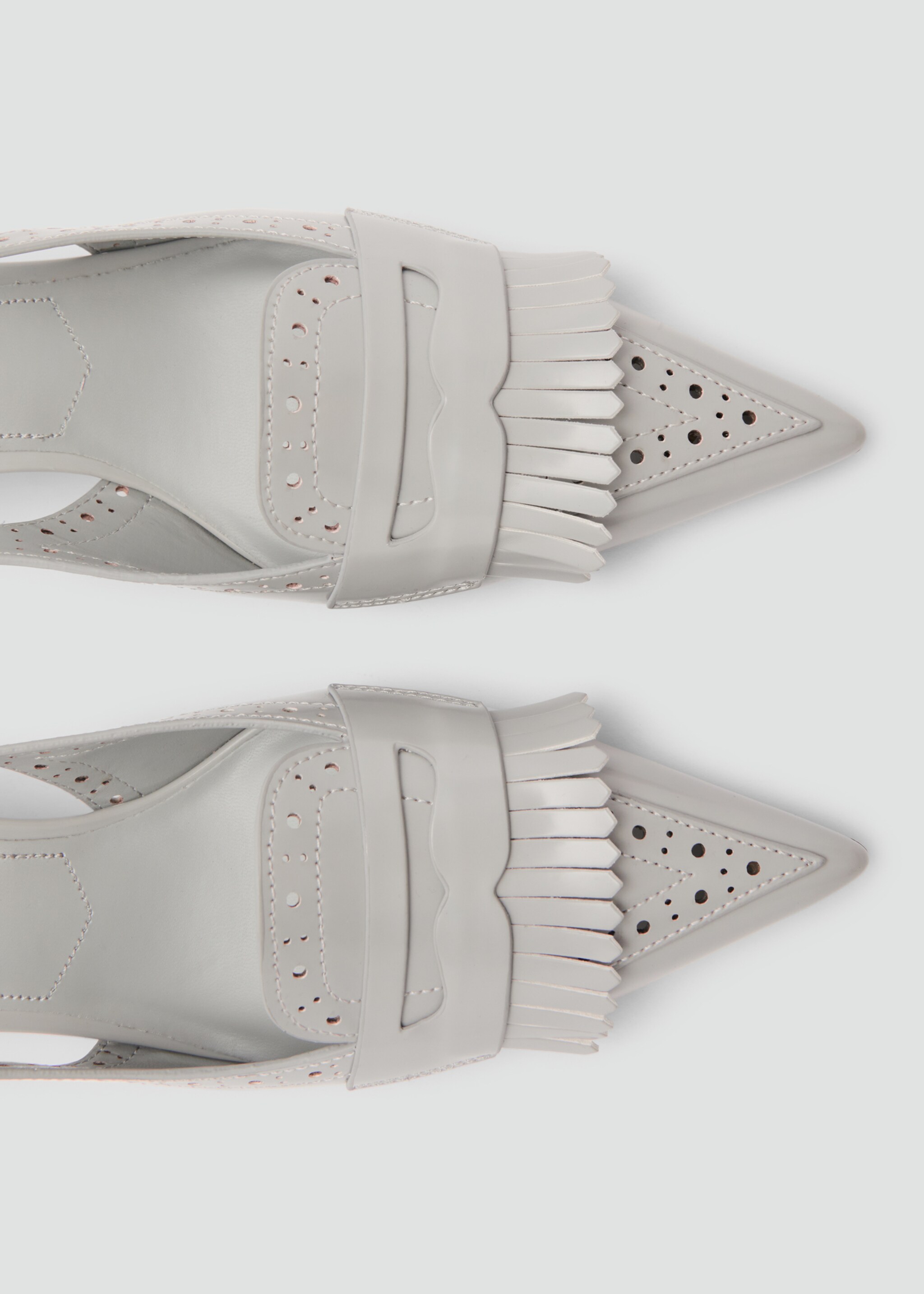 Pumps mit Fransen - Detail des Artikels 1, Grau. Ref: 87003281-00.