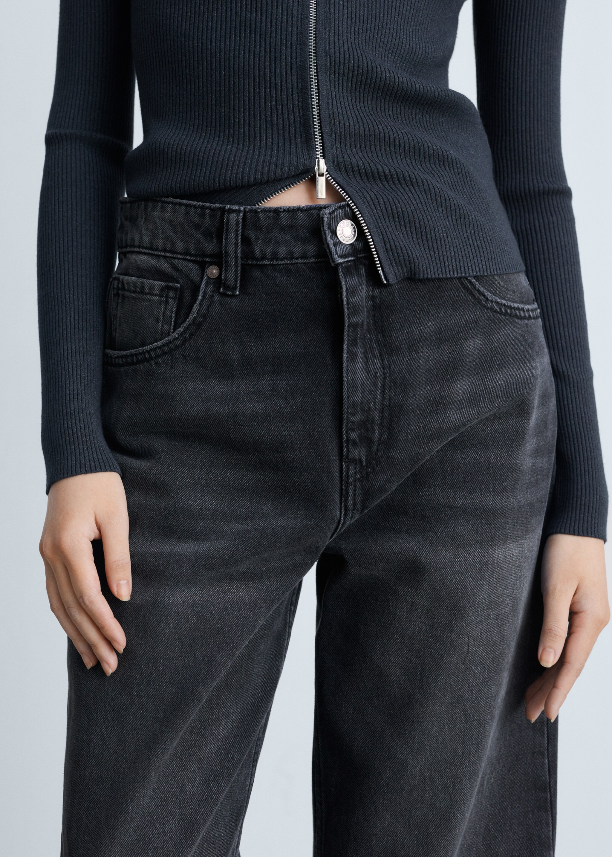 Miami medium-rise straight-fit jeans - Details of the article 6, Black denim. Ref: 87003285-00.