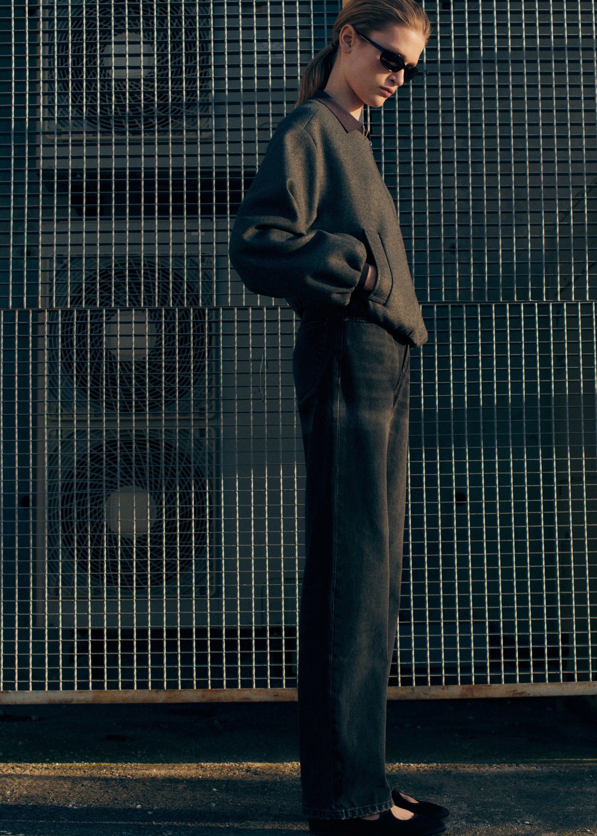 Miami medium-rise straight-fit jeans - Details of the article 9, Black denim. Ref: 87003285-00.