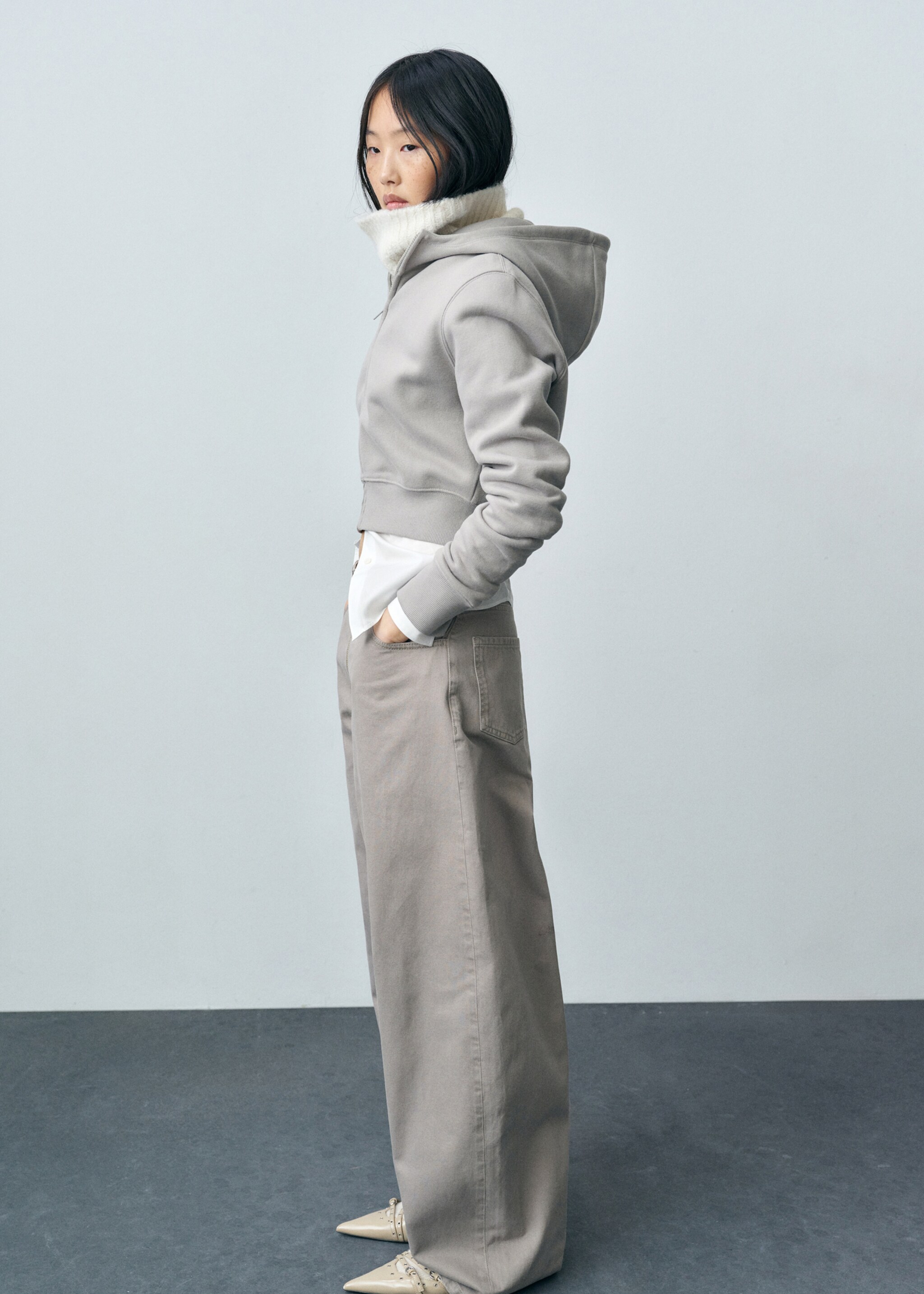 Wide leg jeans with zip - Details of the article 2, Grey. Ref: 87003286-00.