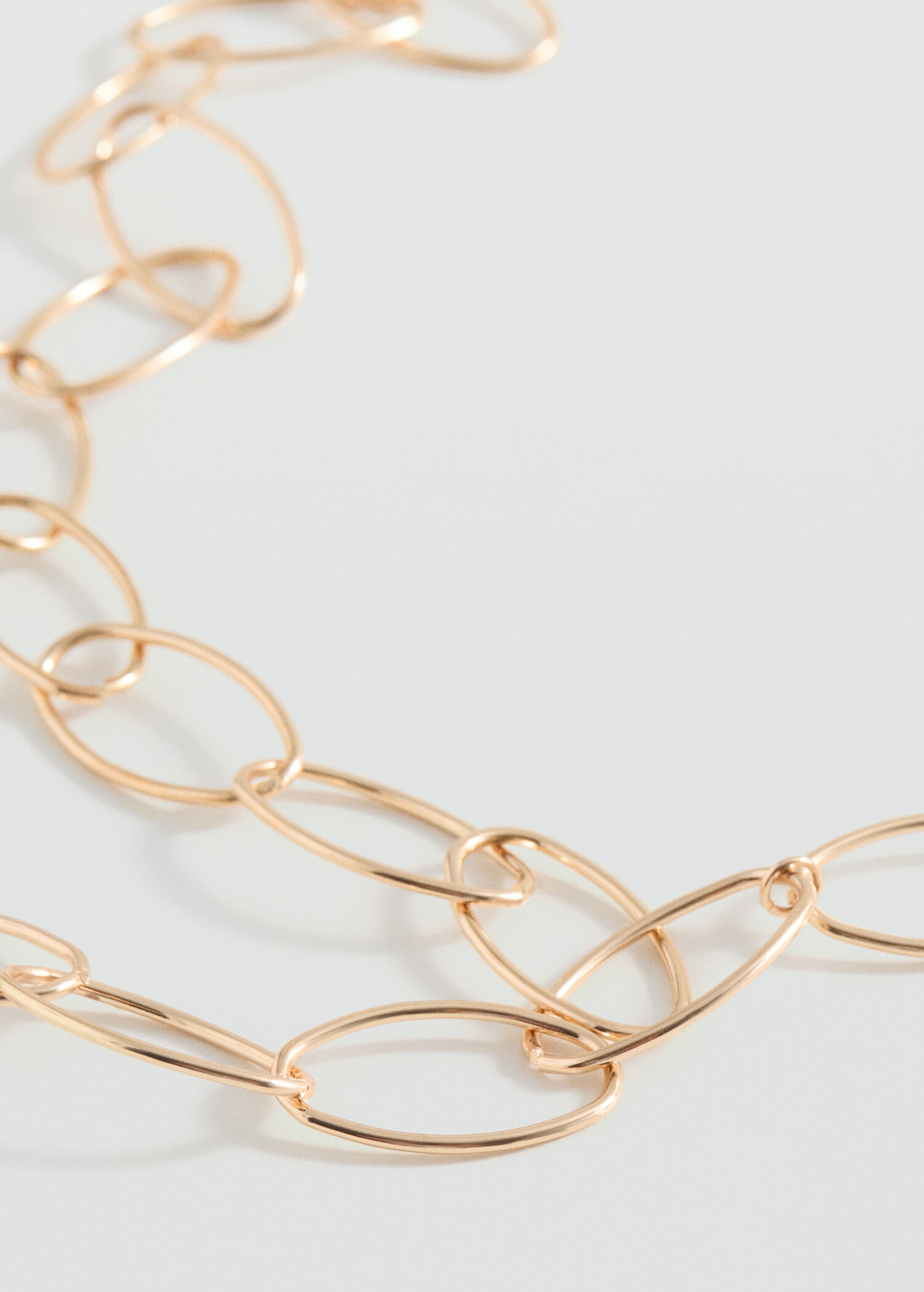 Collar aros entrelazados - Plano medio