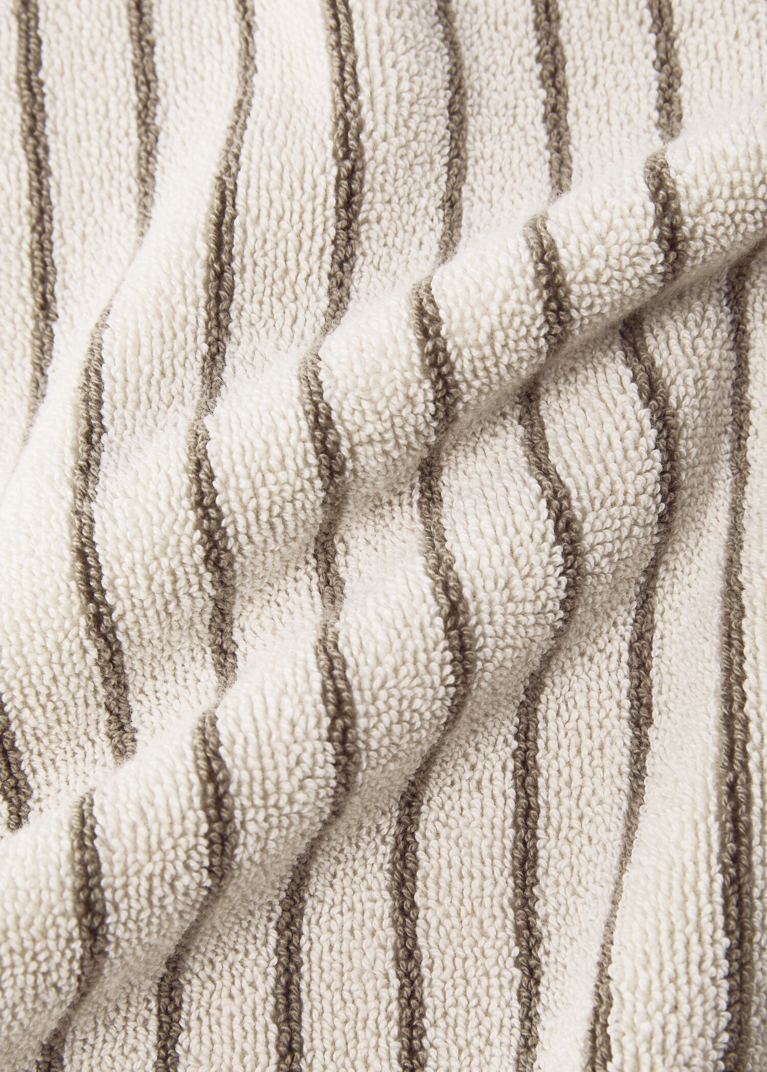 Two-tone striped guest towel - Details of the article 1