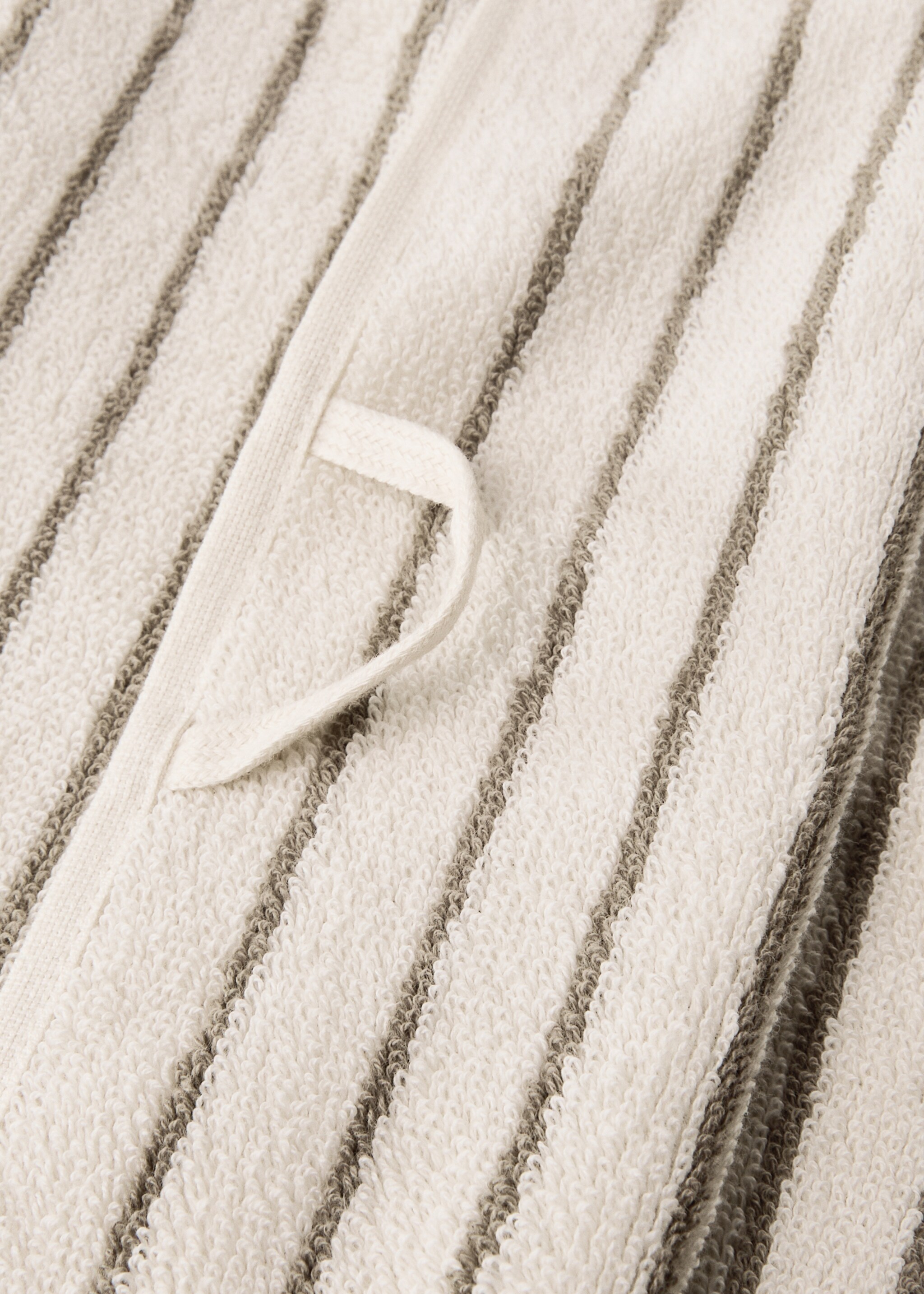 Two-tone striped guest towel - Details of the article 3, Beige. Ref: 87003321-00.