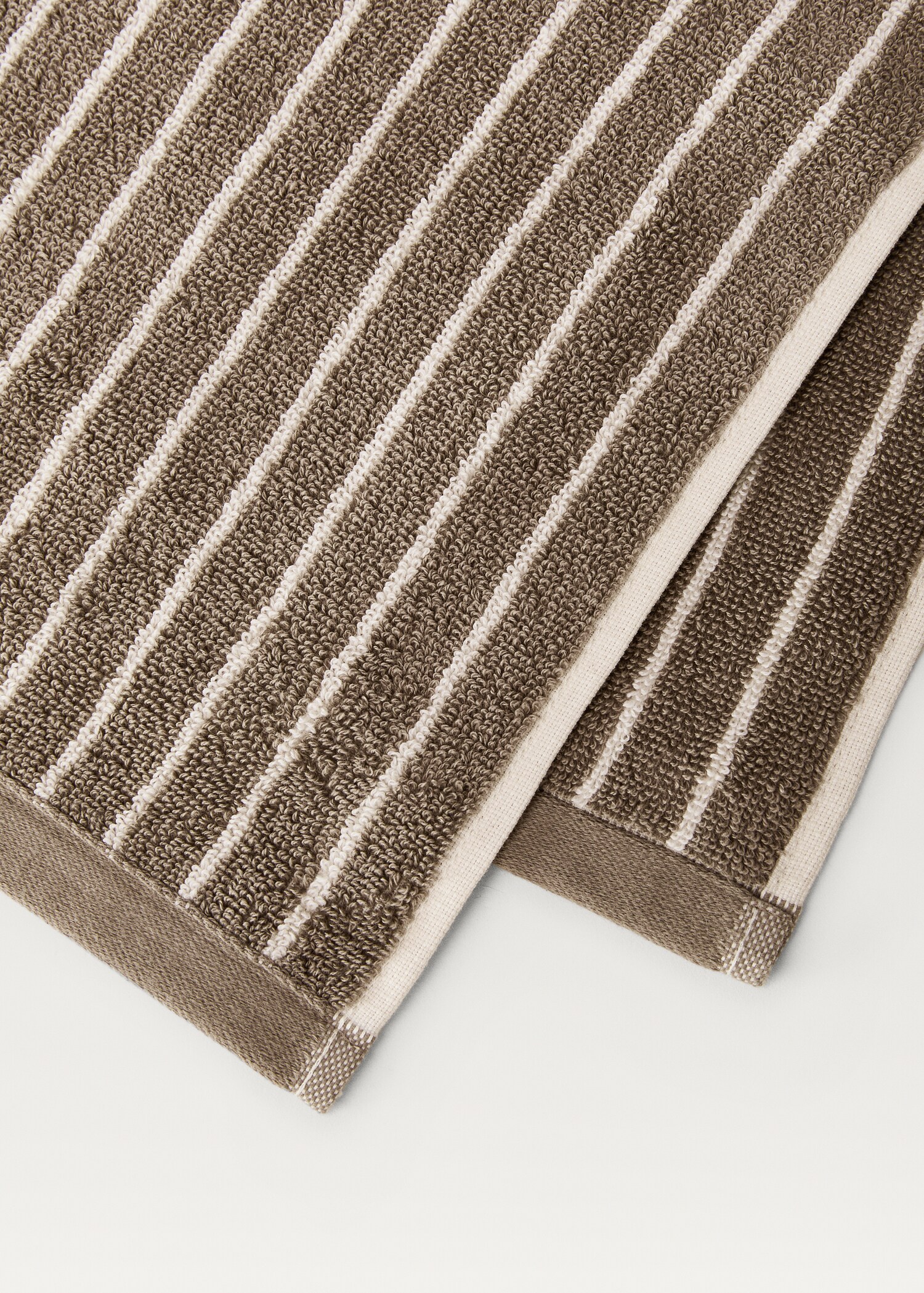 Two-tone striped guest towel - Details of the article 2