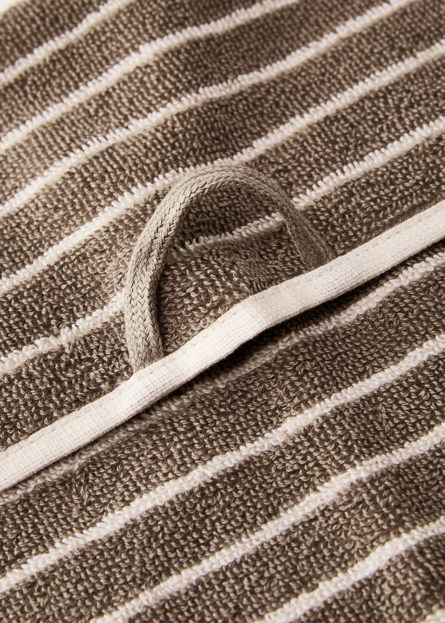 Two-tone striped guest towel - Details of the article 3
