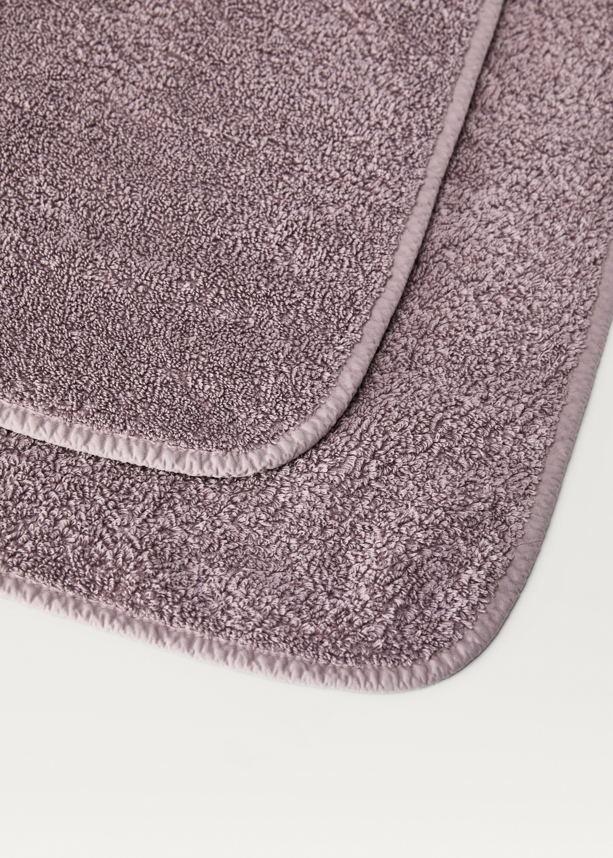 Washbasin towel with dyed piece - Details of the article 2, Plum. Ref: 87003331-00.