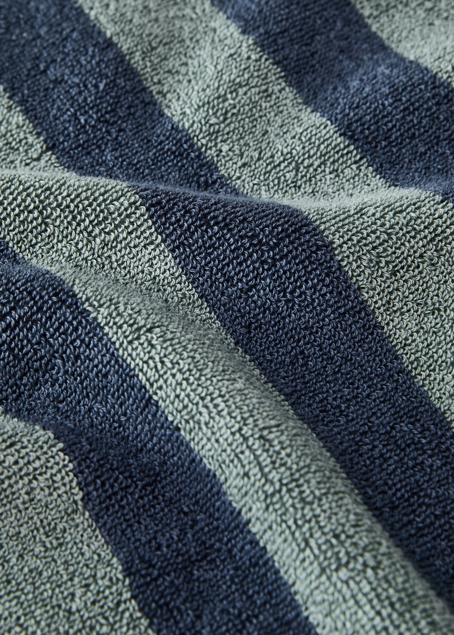 Two-tone striped towel - Details of the article 1
