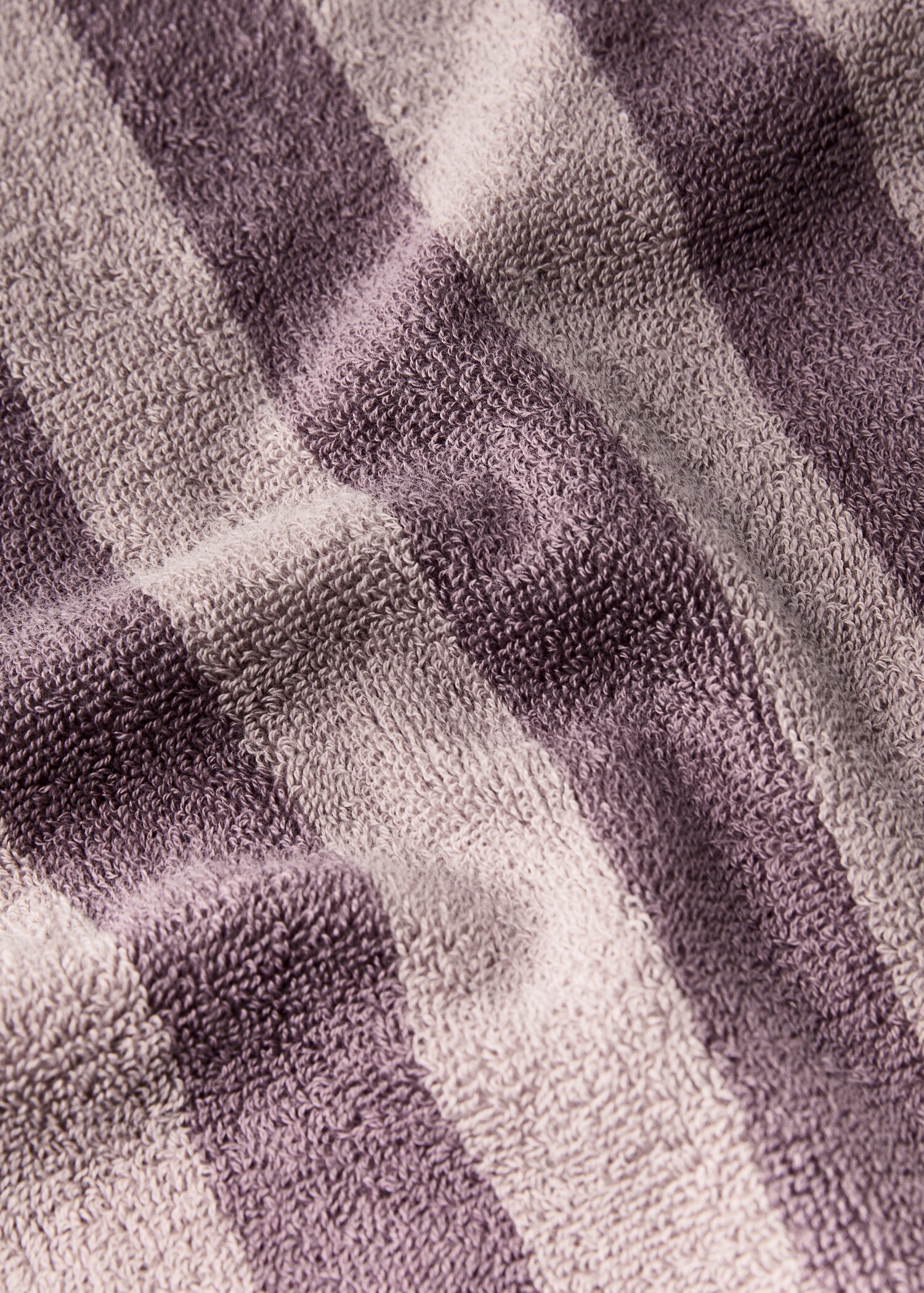 Two-tone striped towel - Details of the article 1