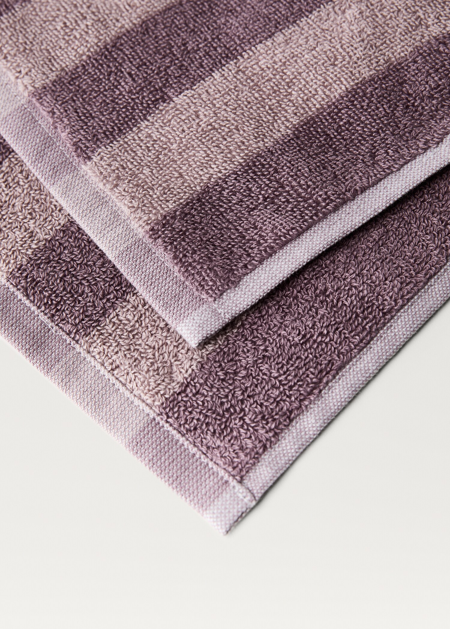 Two-tone striped towel - Details of the article 2