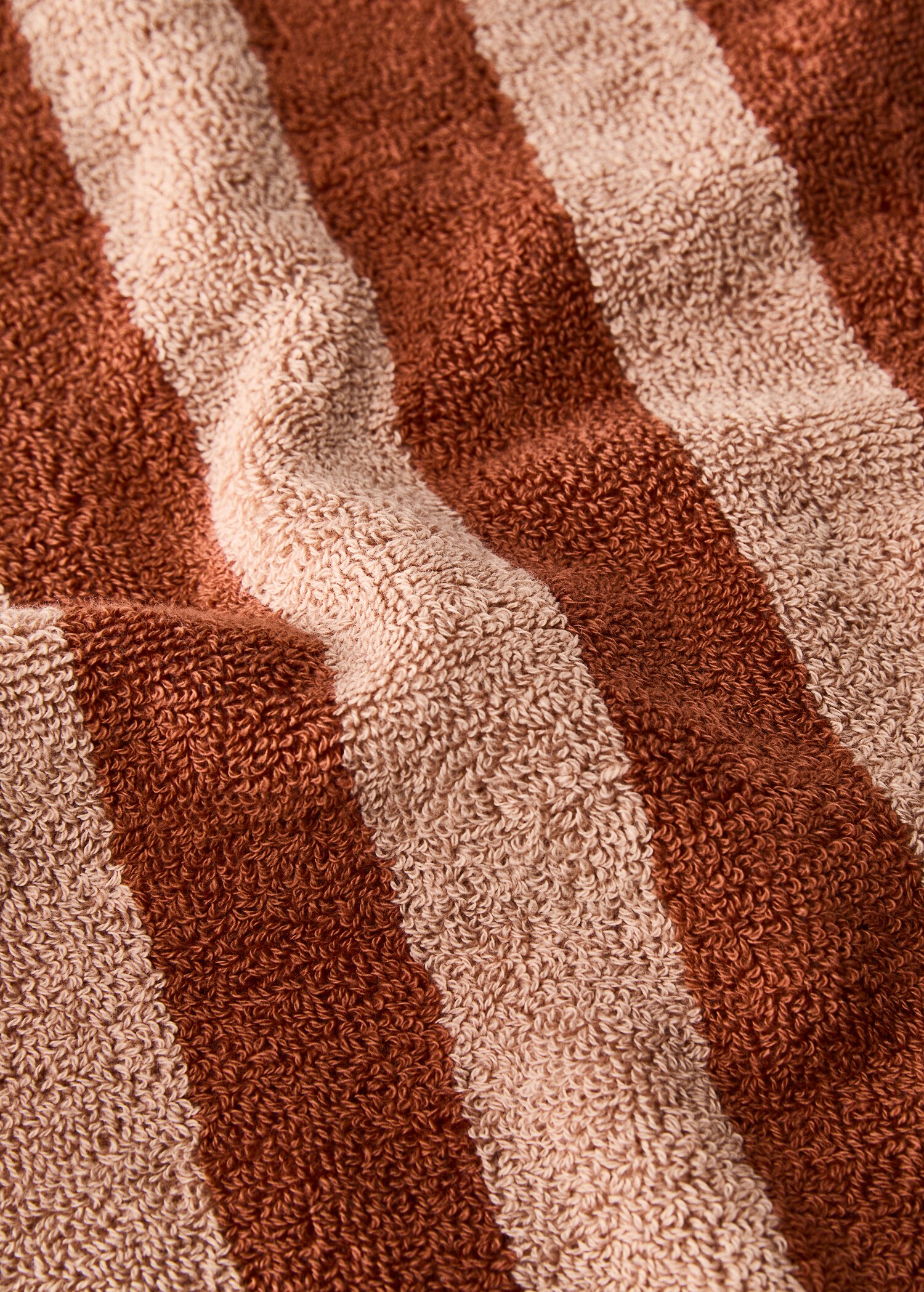 Two-tone striped towel - Details of the article 1