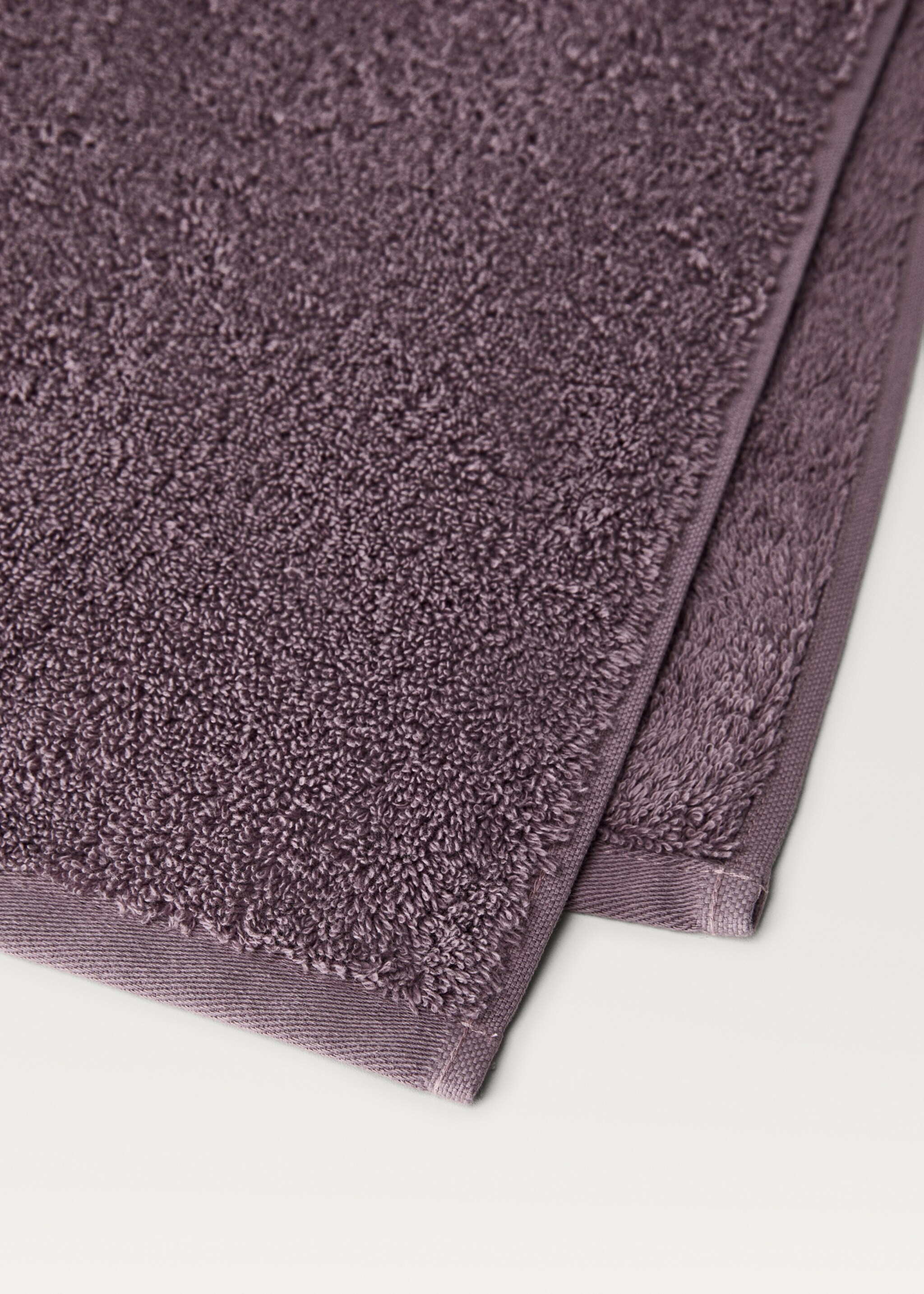 Soft cotton washbasin towel - Details of the article 1, Plum. Ref: 87003358-00.