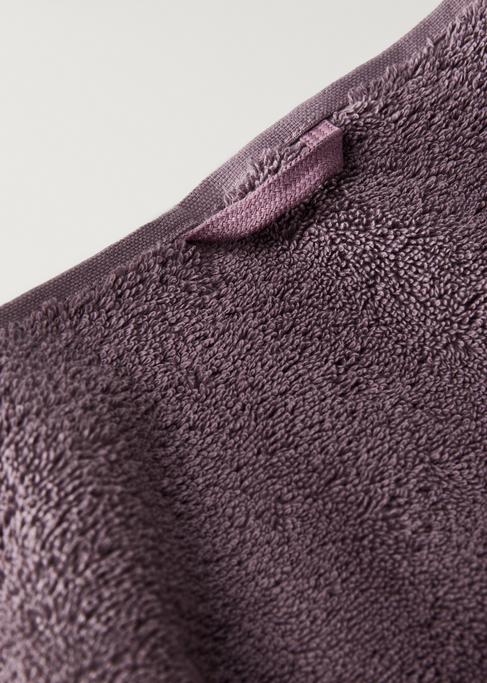 Soft cotton washbasin towel - Details of the article 3, Plum. Ref: 87003358-00.