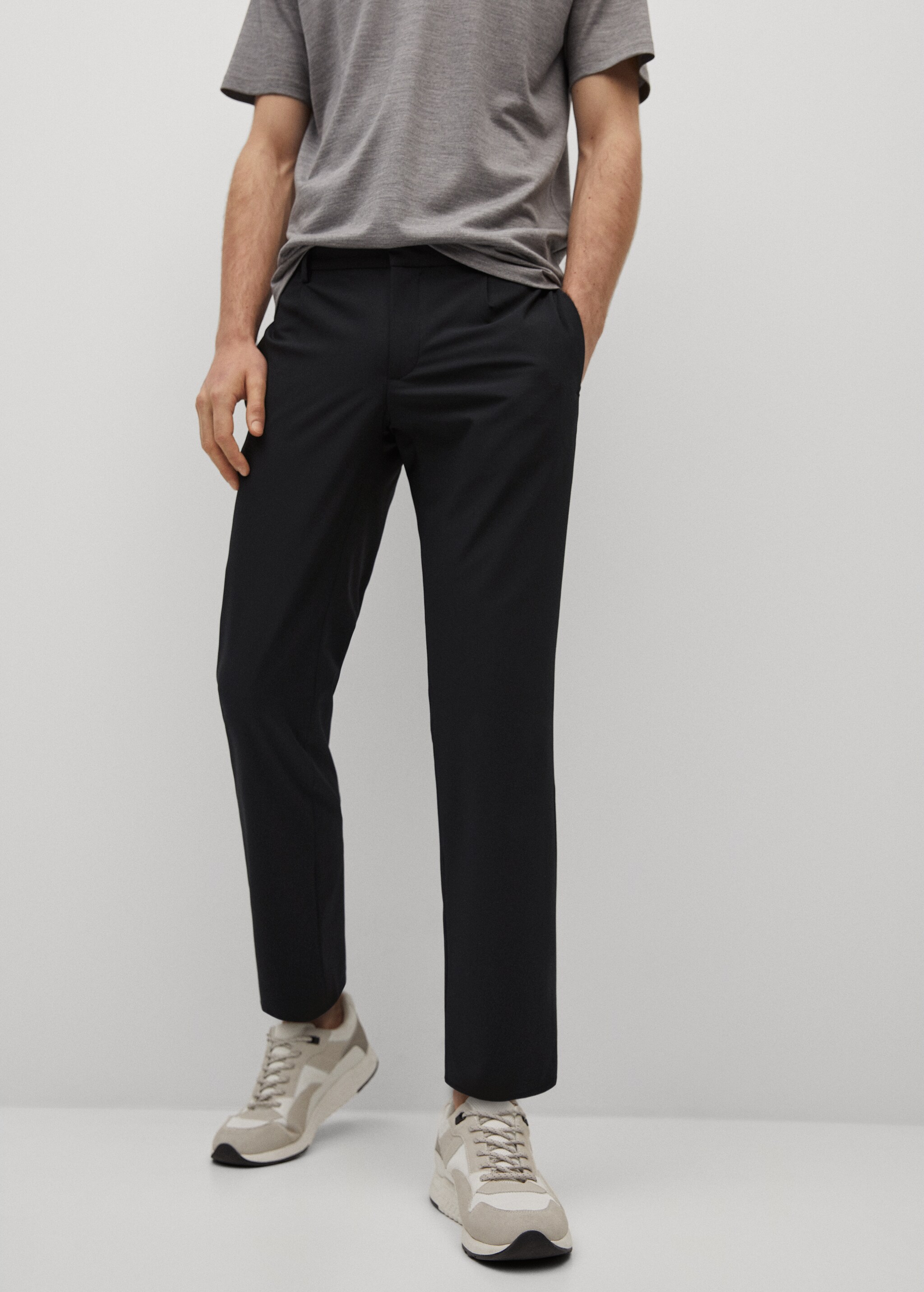Pantalón slim fit antiarrugas - Plano medio
