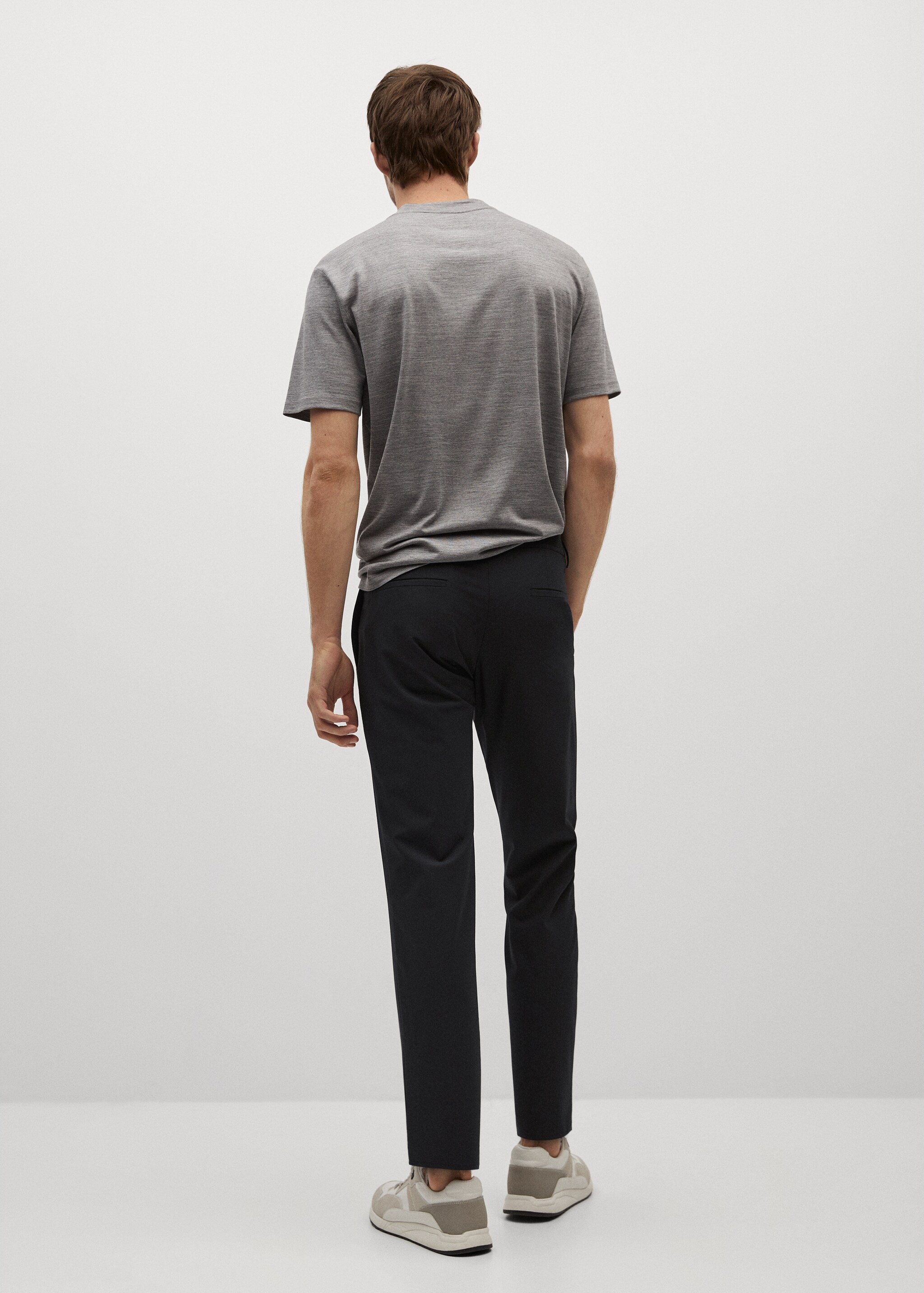 Pantalón slim fit antiarrugas - Reverso del artículo