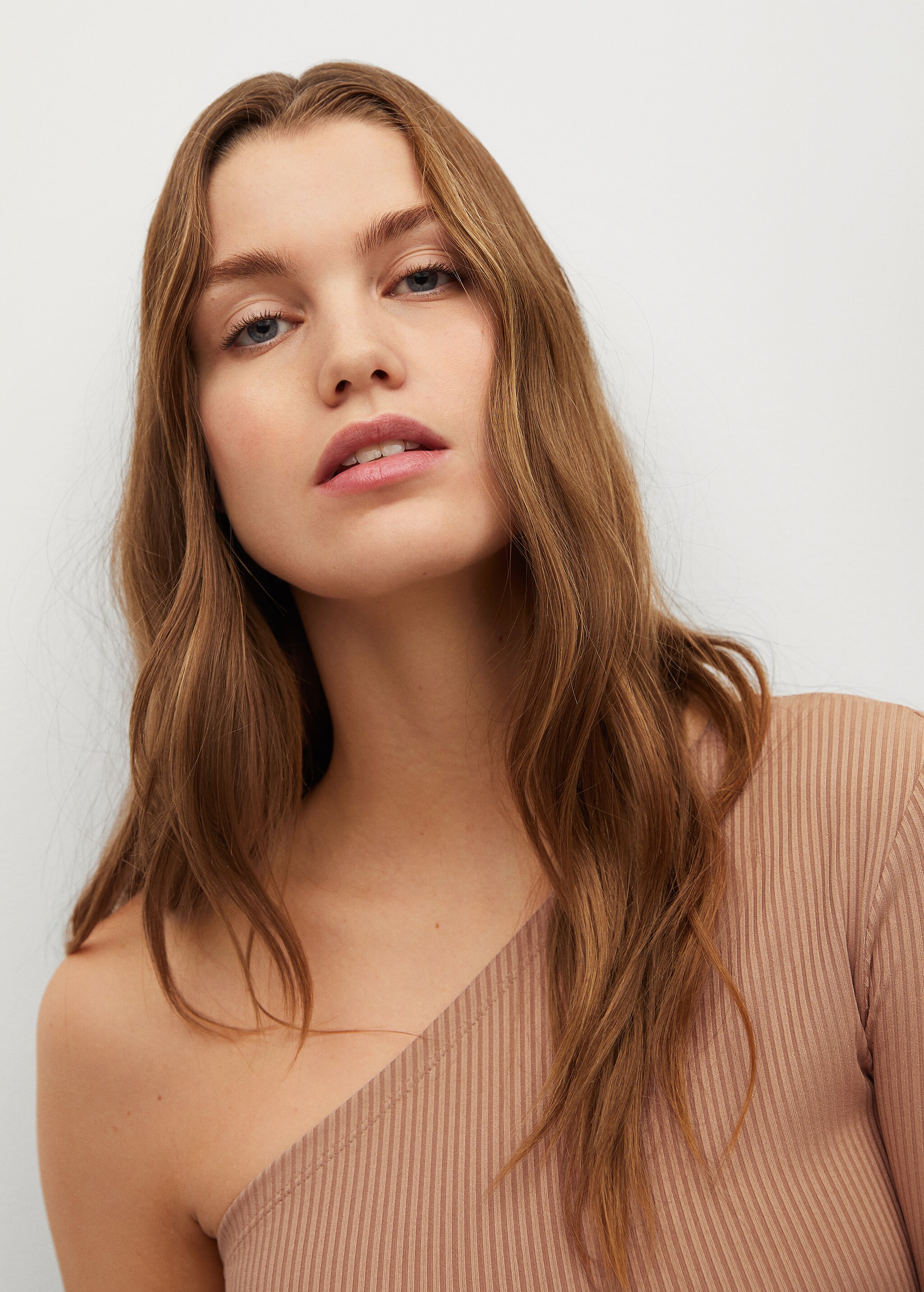 Asymmetric design top - Details of the article 1
