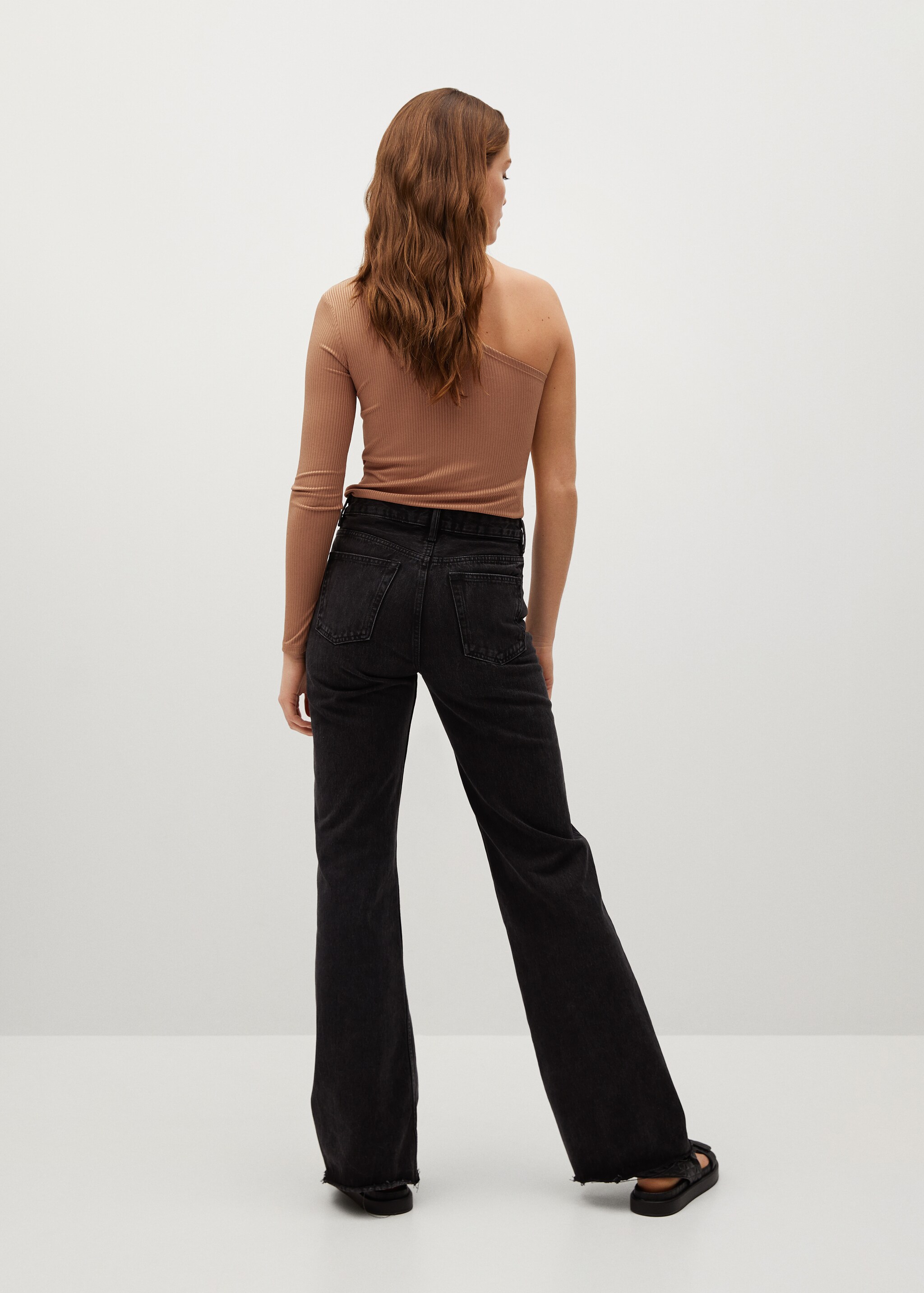 Asymmetric design top - Reverse of the article