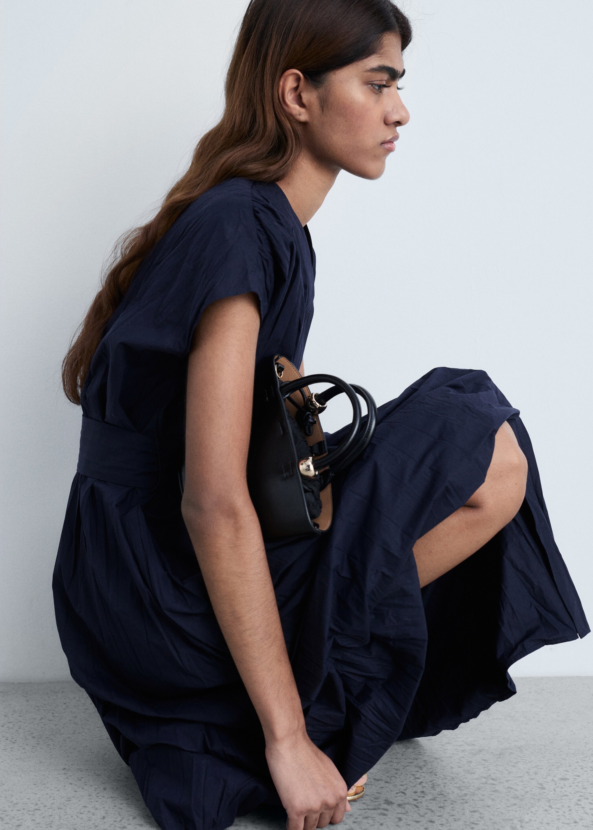 Textured bow dress - Details of the article 2, Black. Ref: 87004073-00.