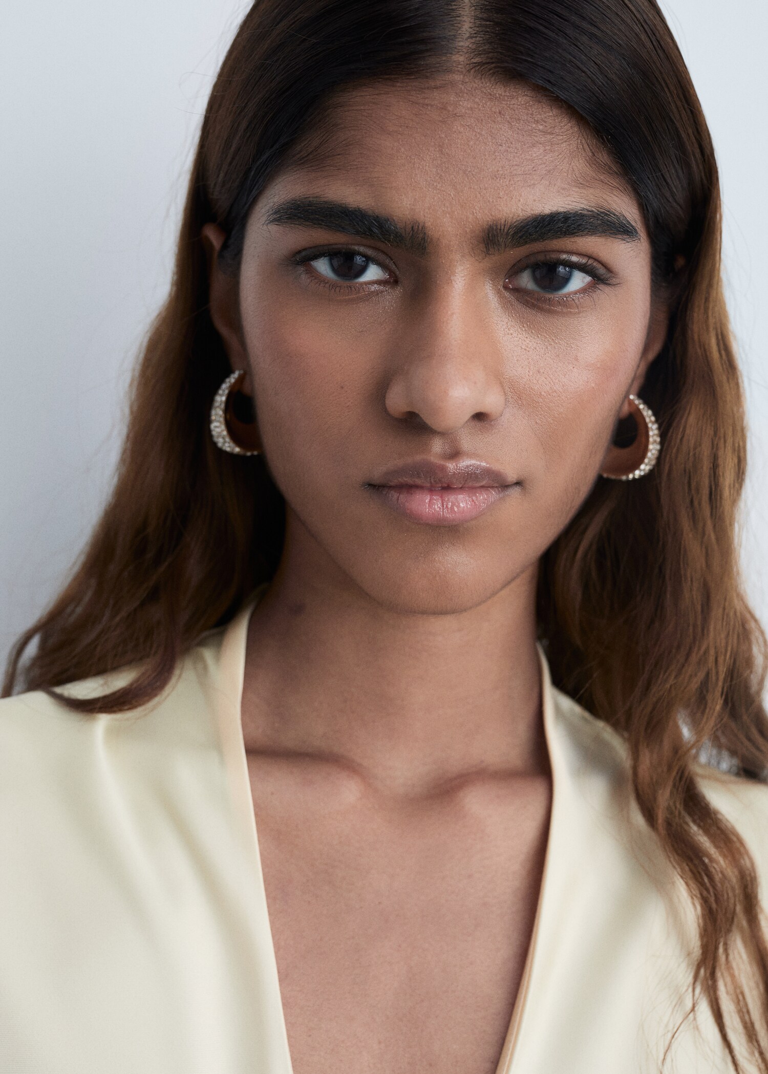 V-neck dress with flared sleeves - Details of the article 1