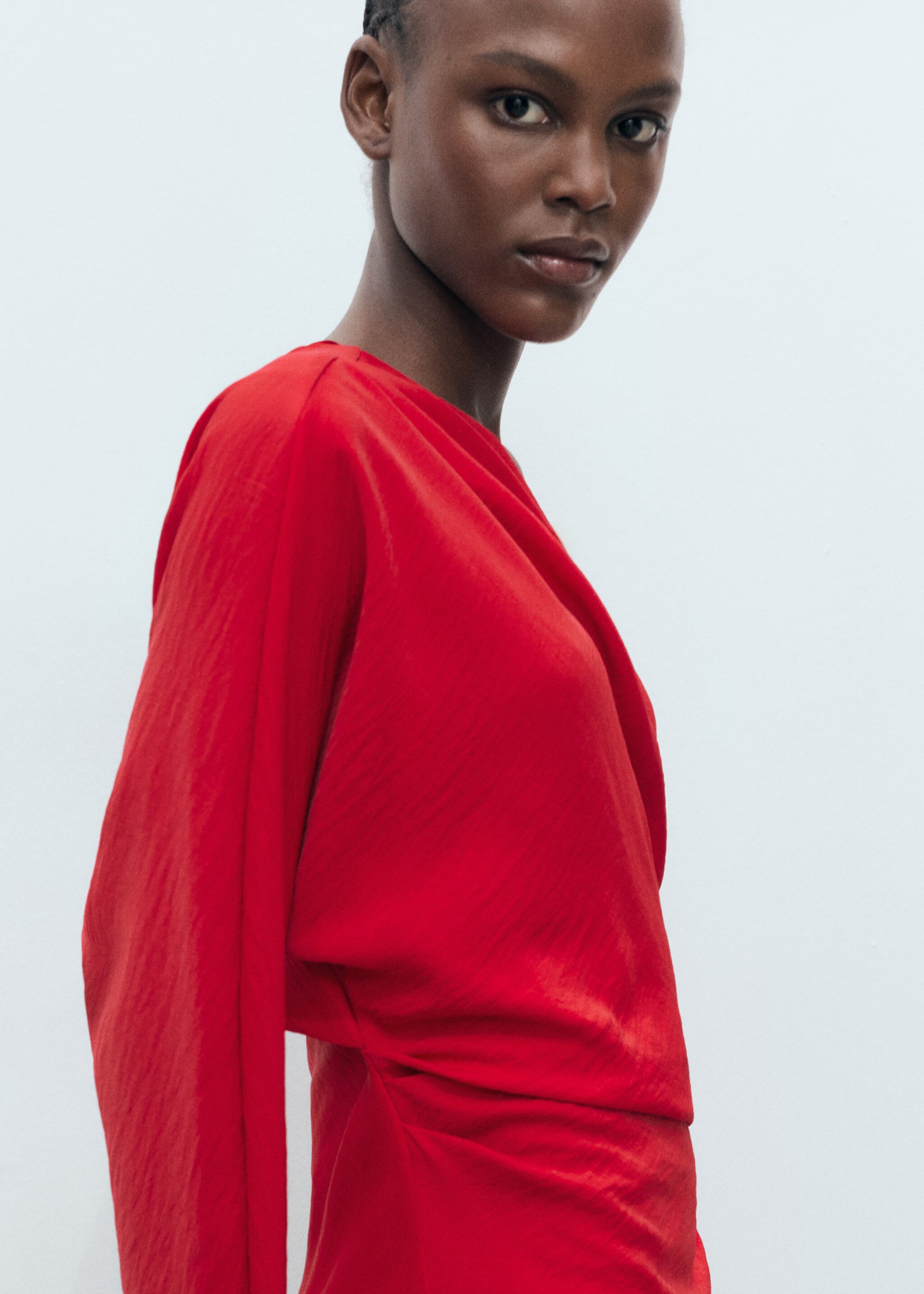 Vestit asimètric drapejat - Detall de l'article 1, Vermell. Ref: 87004077-00.