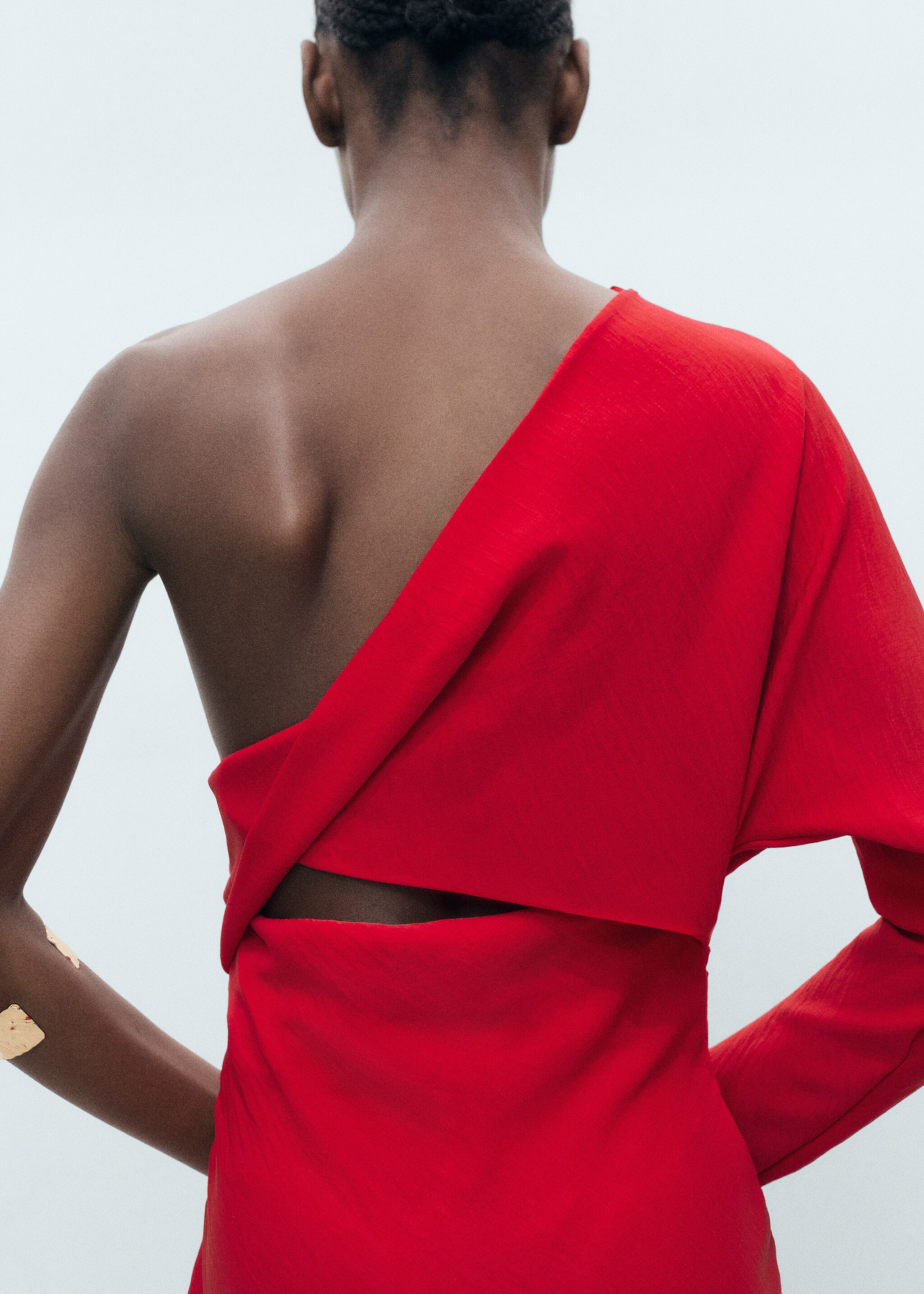 Vestit asimètric drapejat - Detall de l'article 6, Vermell. Ref: 87004077-00.