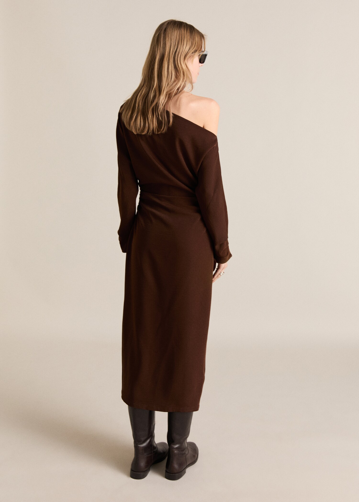 Asymmetrical dress with gathered sides - Reverse of the article