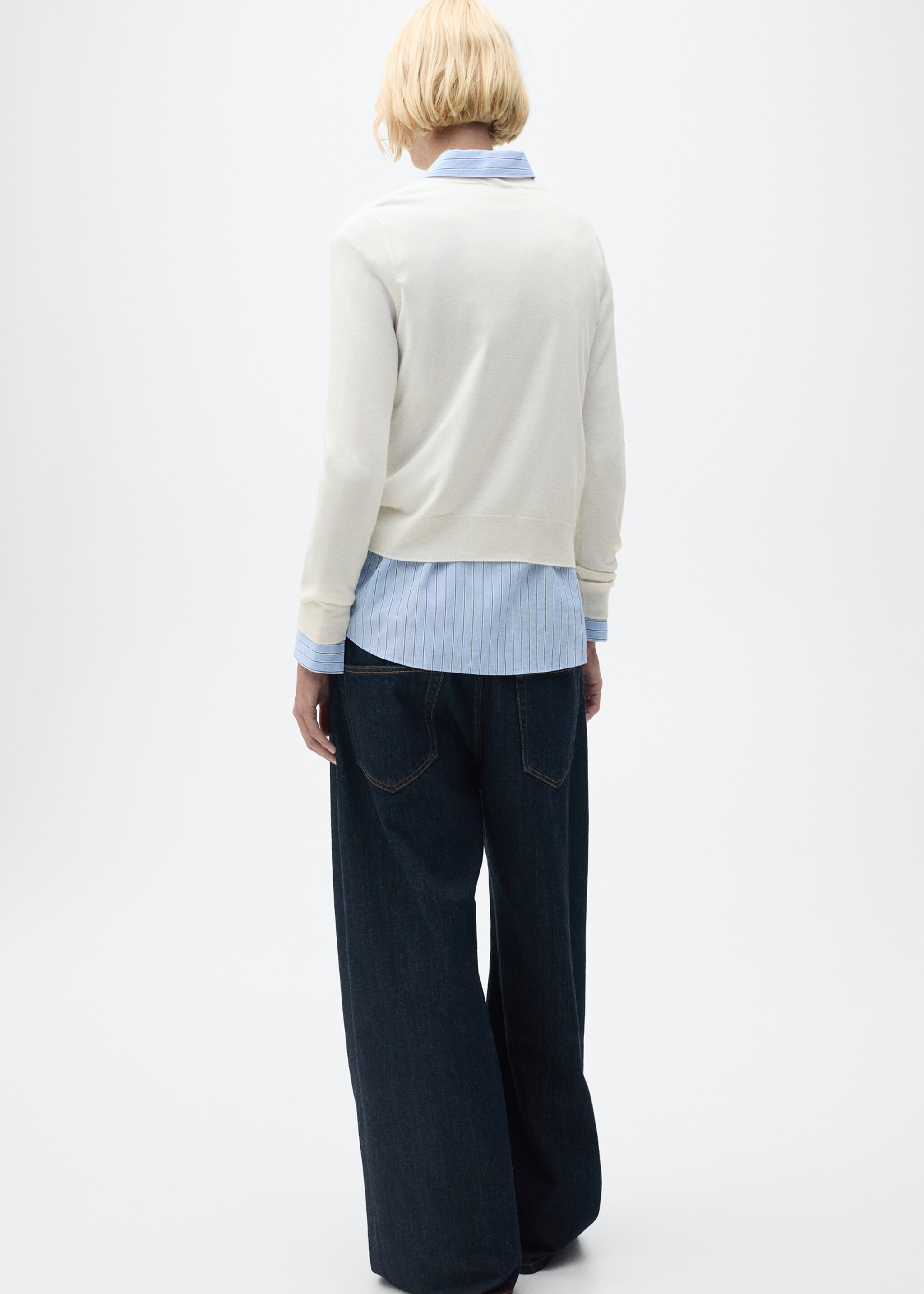 V-neck knit sweater - Reverse of the article, Ecru. Ref: 87004082-00.