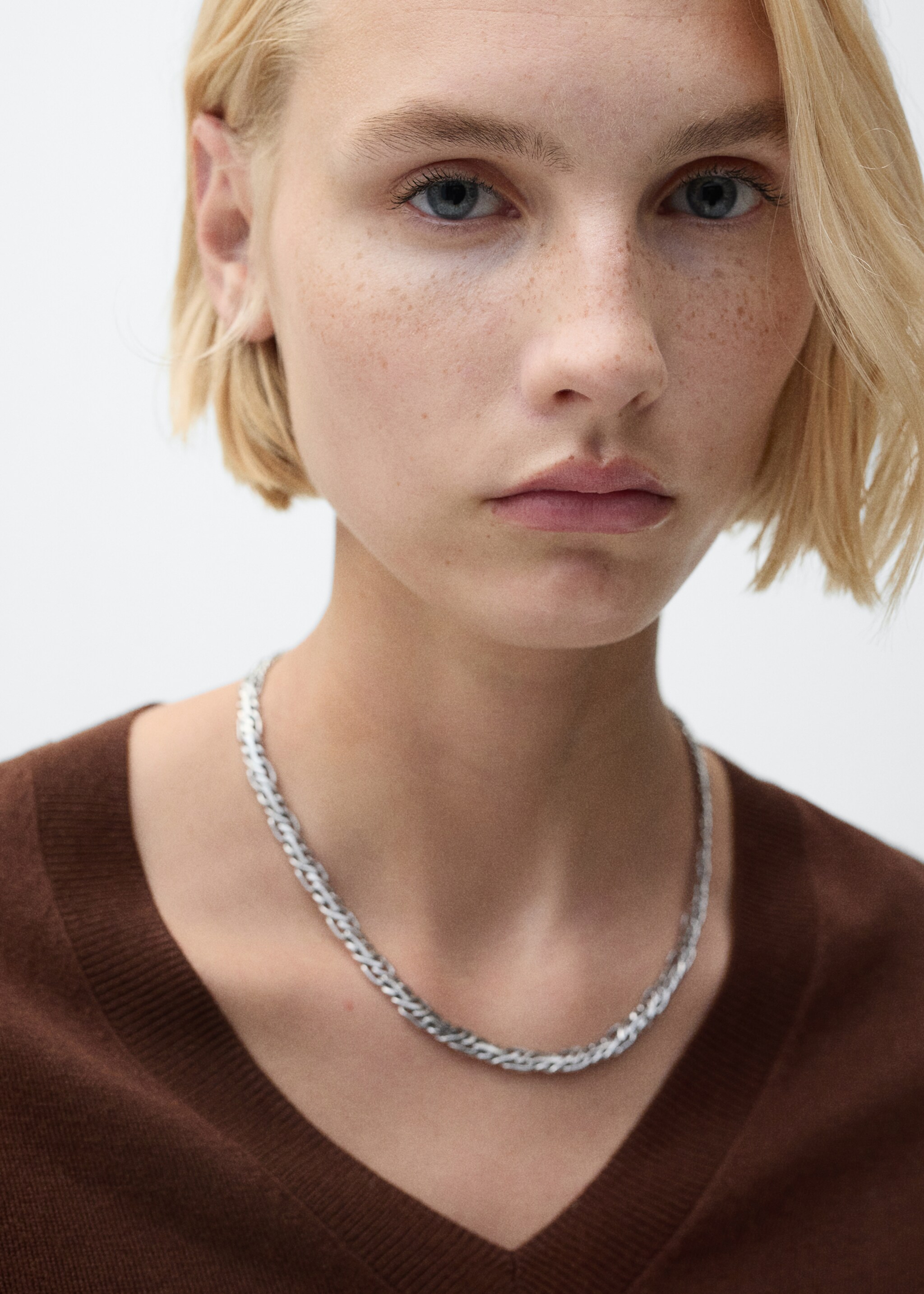 Pull-over maille col en V - Détail de l'article 1, Chocolat. Ref: 87004082-00.