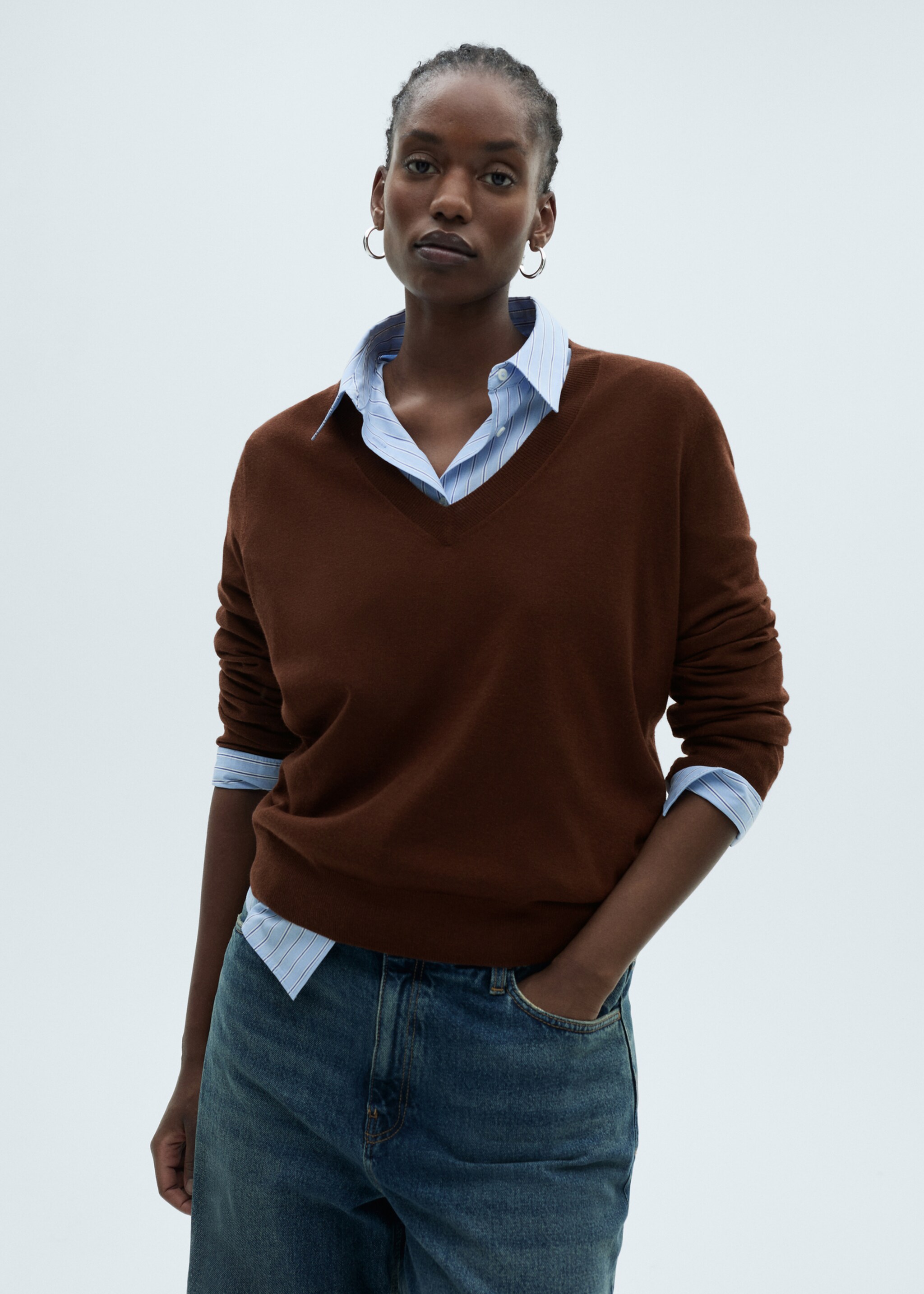 Pull-over maille col en V - Détail de l'article 5, Chocolat. Ref: 87004082-00.