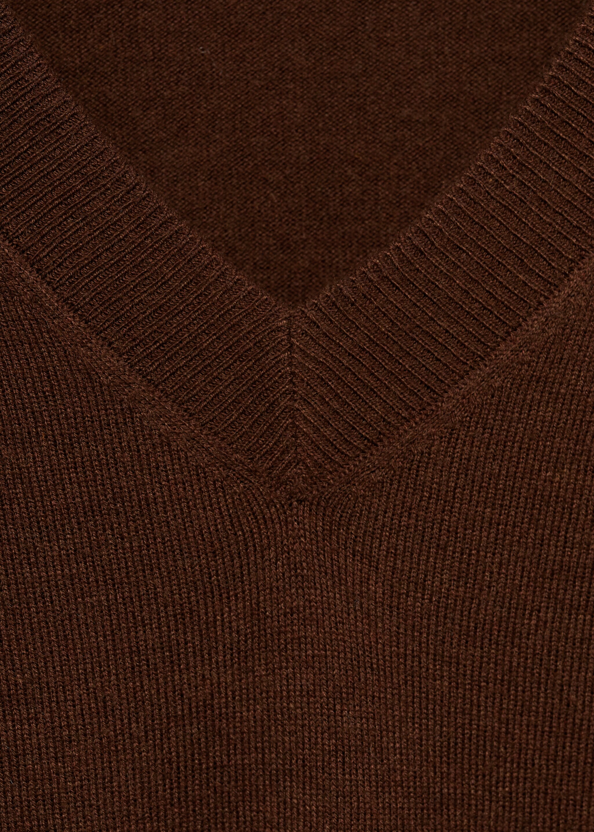 Pull-over maille col en V - Détail de l'article 8, Chocolat. Ref: 87004082-00.