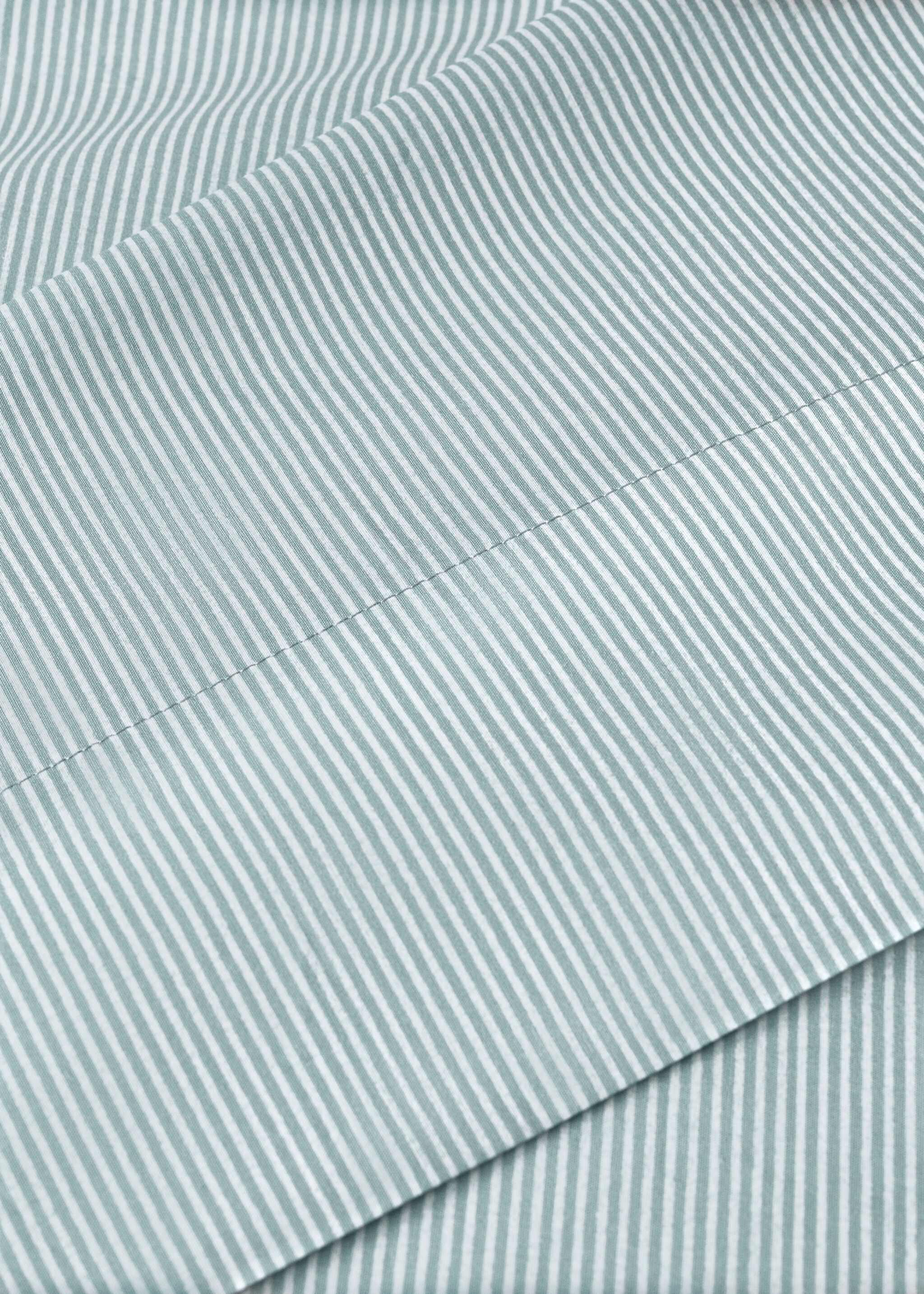 Gestreiftes Spannbettlaken aus Baumwoll-Perkal für Kinderbettchen - Detail des Artikels 1, Wassergrün. Ref: 87004087-00.