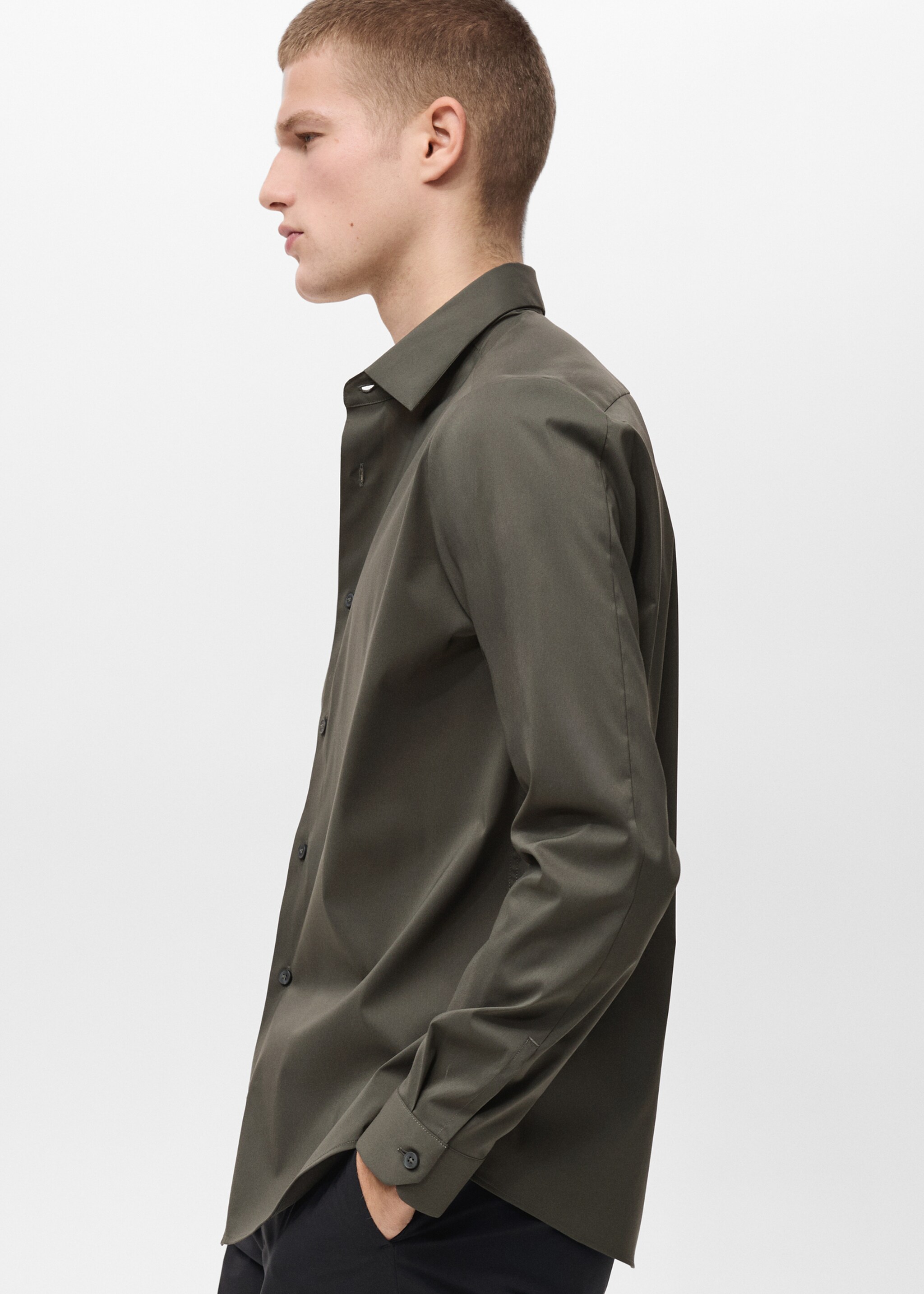 Chemise comfort stretch non-iron - Détail de l'article 2, Vert moyen. Ref: 87004409-00.