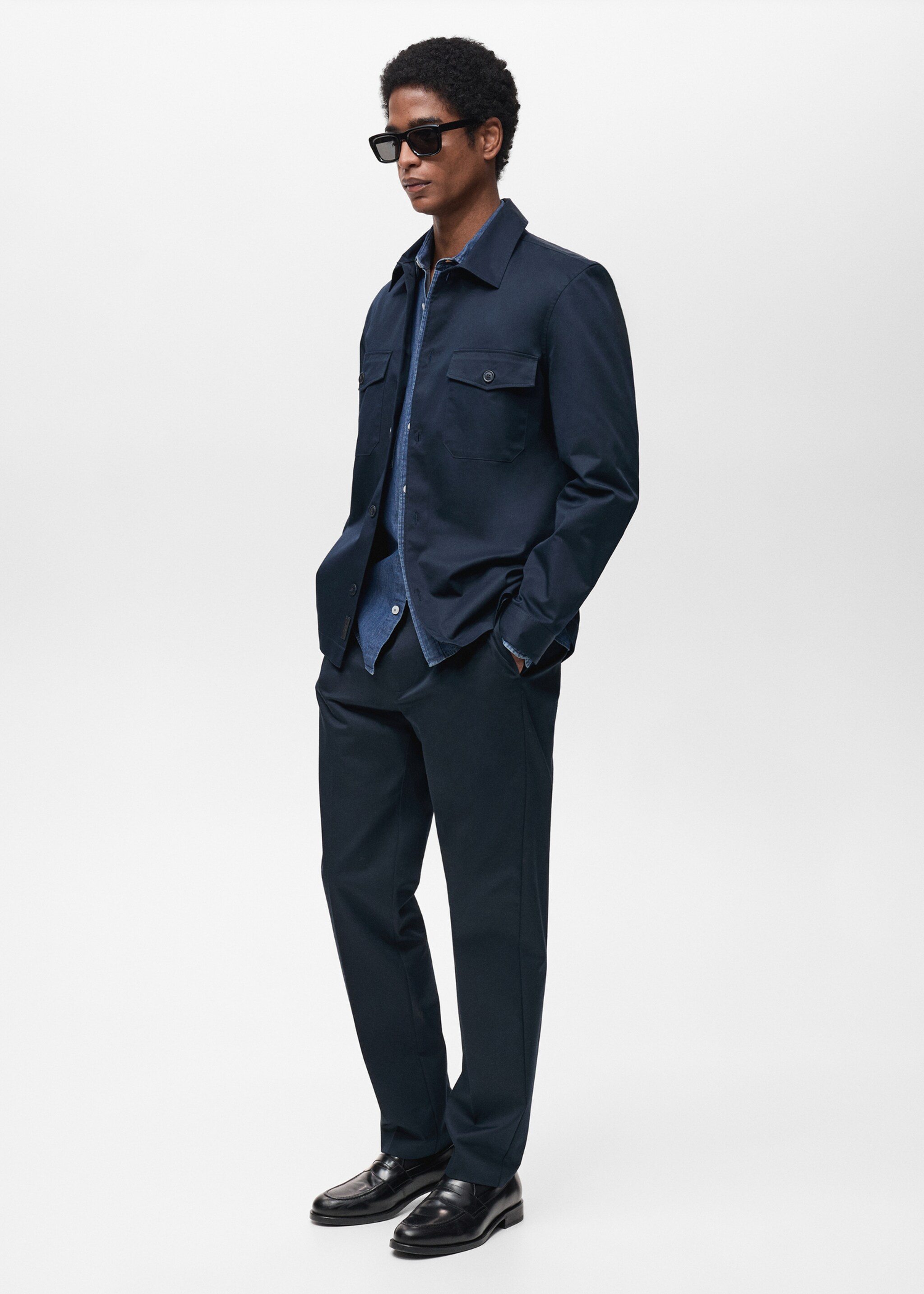Overskjorte i regular-fit i bomull med lommer - Artikkeldetalj 2, Mørk marineblå. Ref: 87004410-00.